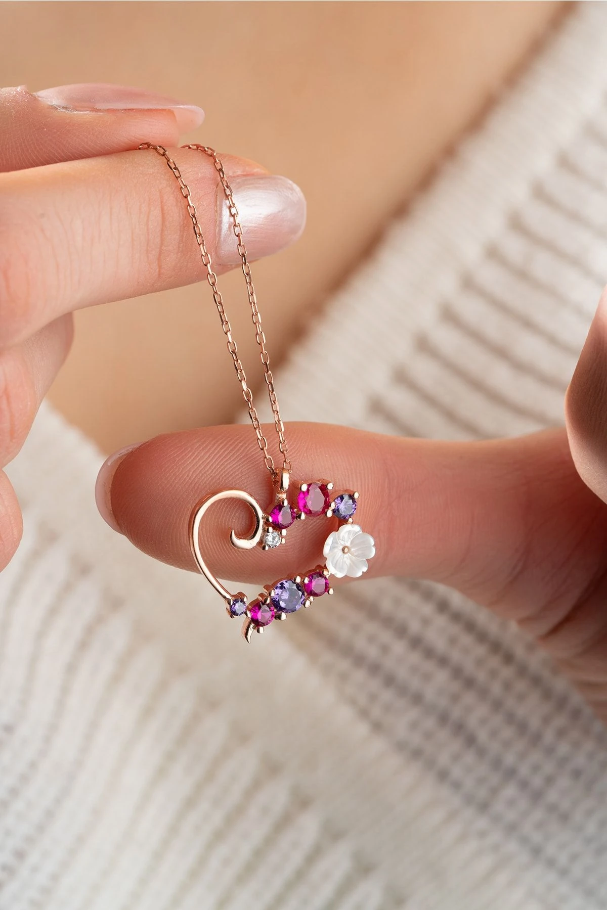 925 Ayar Gümüş Manolya Çiçeği Zirkon Taşlı Kalp Kolye