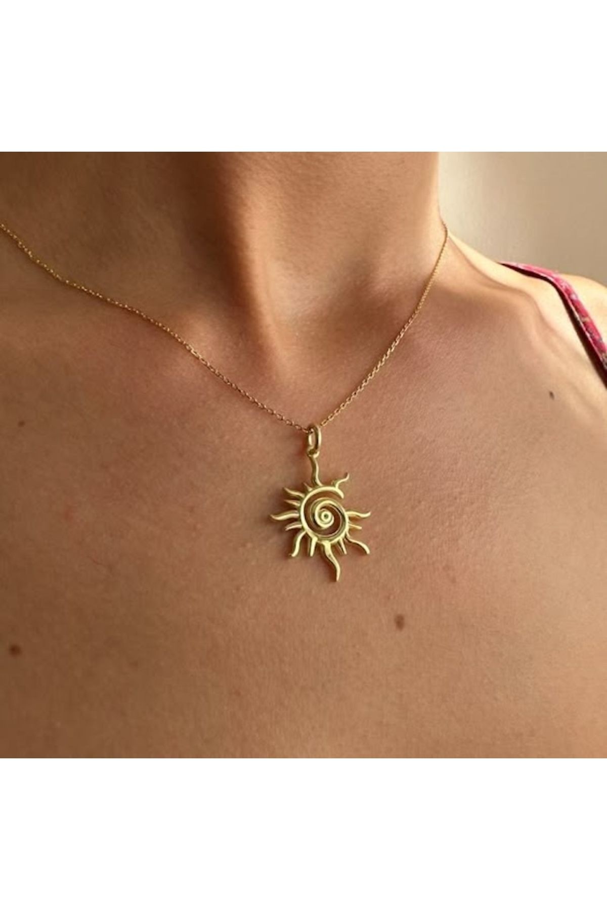 Kadın Çelik Plaka Güneş Model Kolye