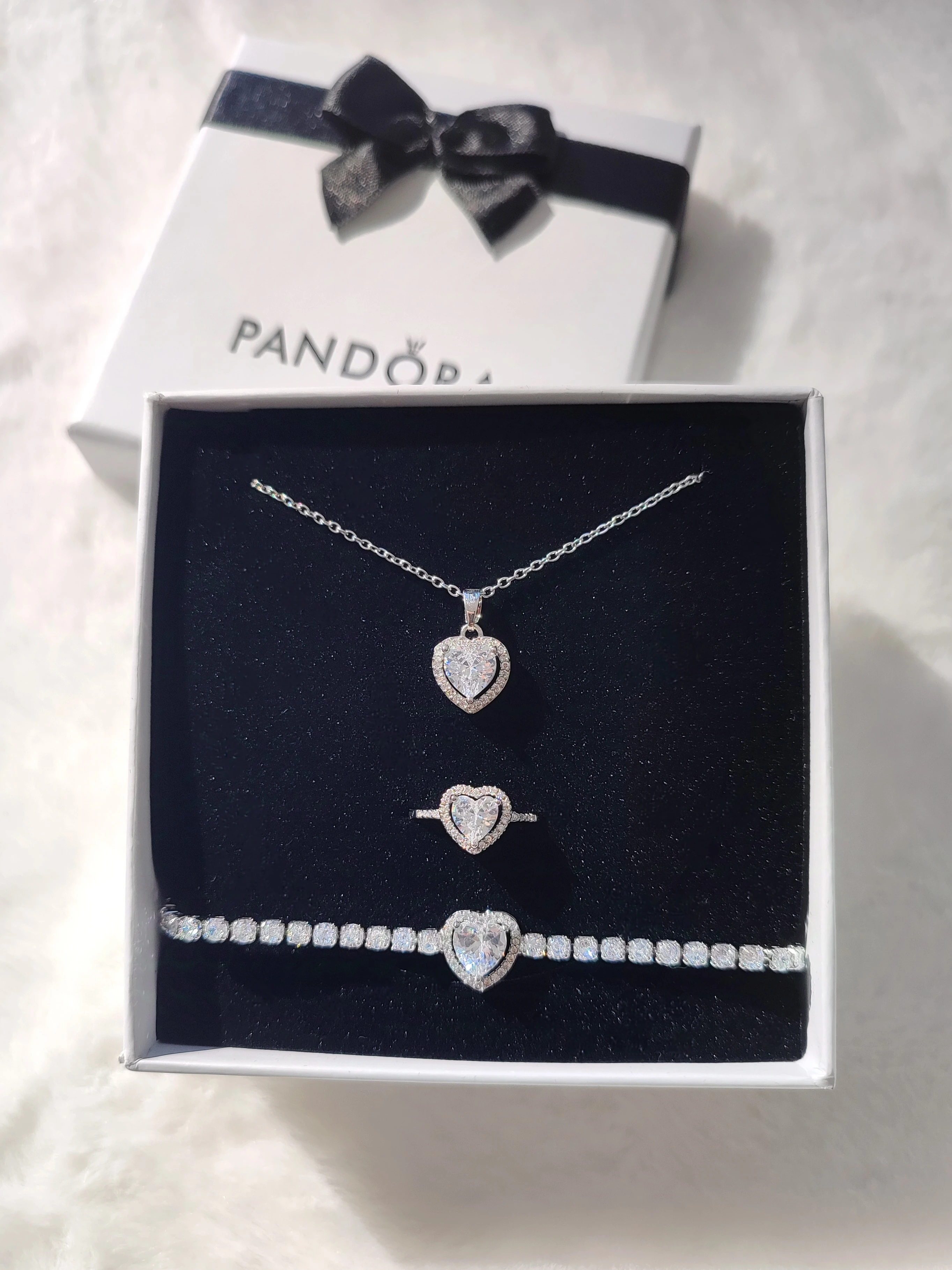 Pandora Kutulamalı Kadın Kalpli Kolye Bileklik ve Yüzük Padora Seti