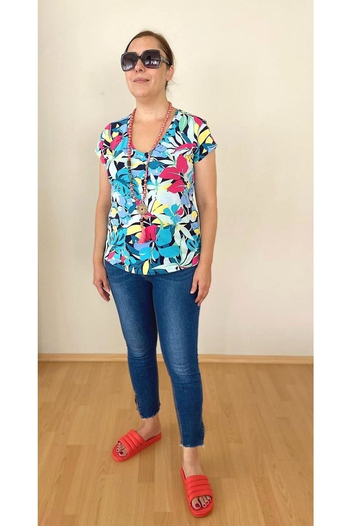 Çiçek Desenli Tshirt