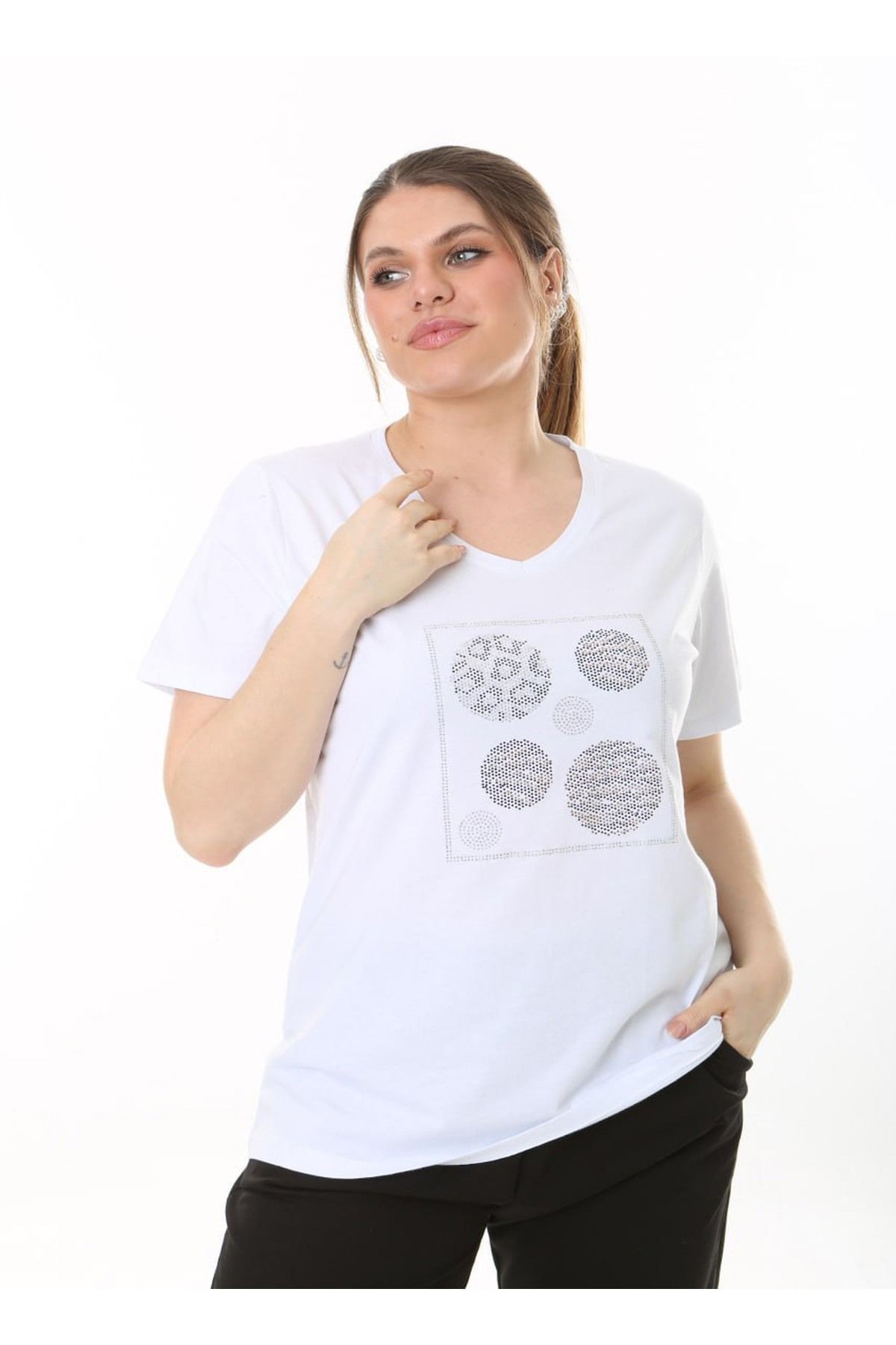 Büyük Beden V Yaka Önü Taşlı Tshirt