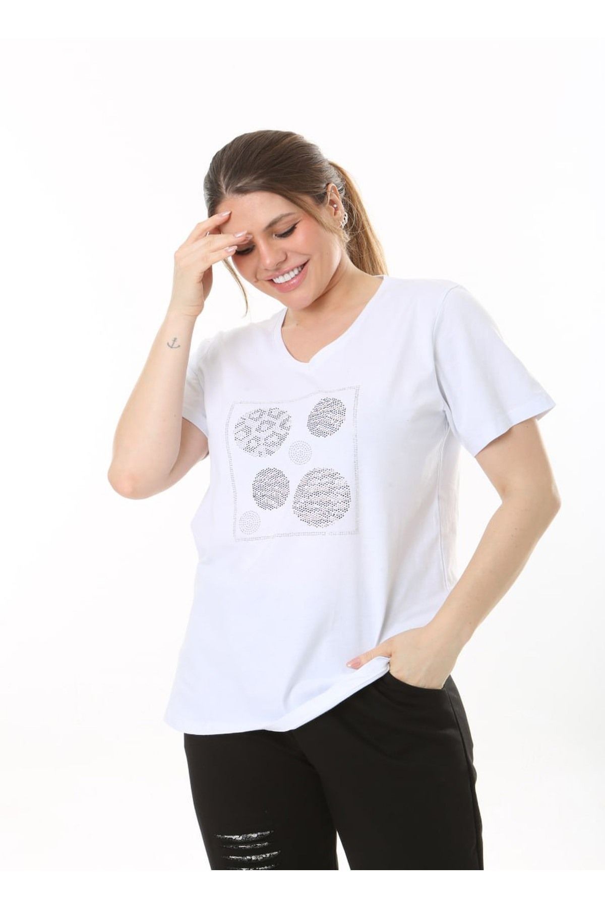 Büyük Beden V Yaka Önü Taşlı Tshirt