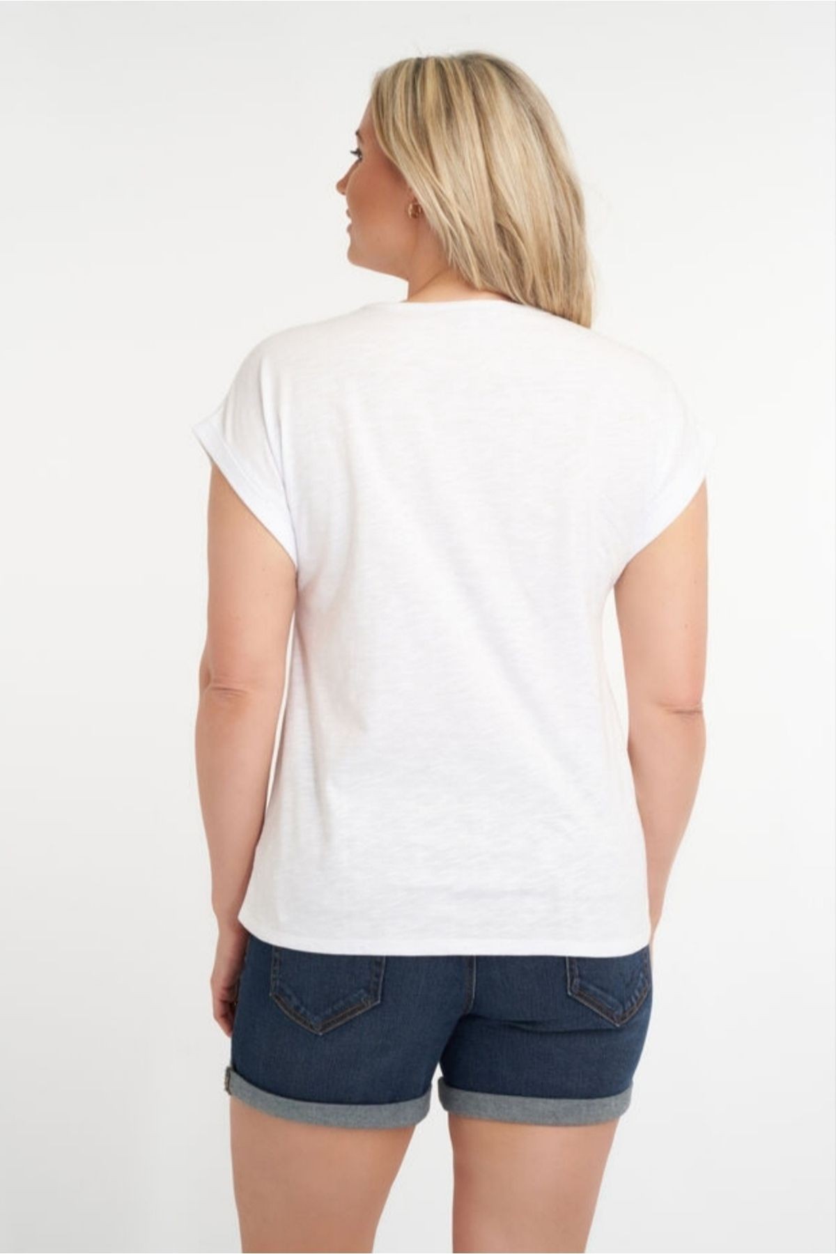 Büyük Beden Leopar Desenli Gold Baskılı Koton Beyaz Tshirt