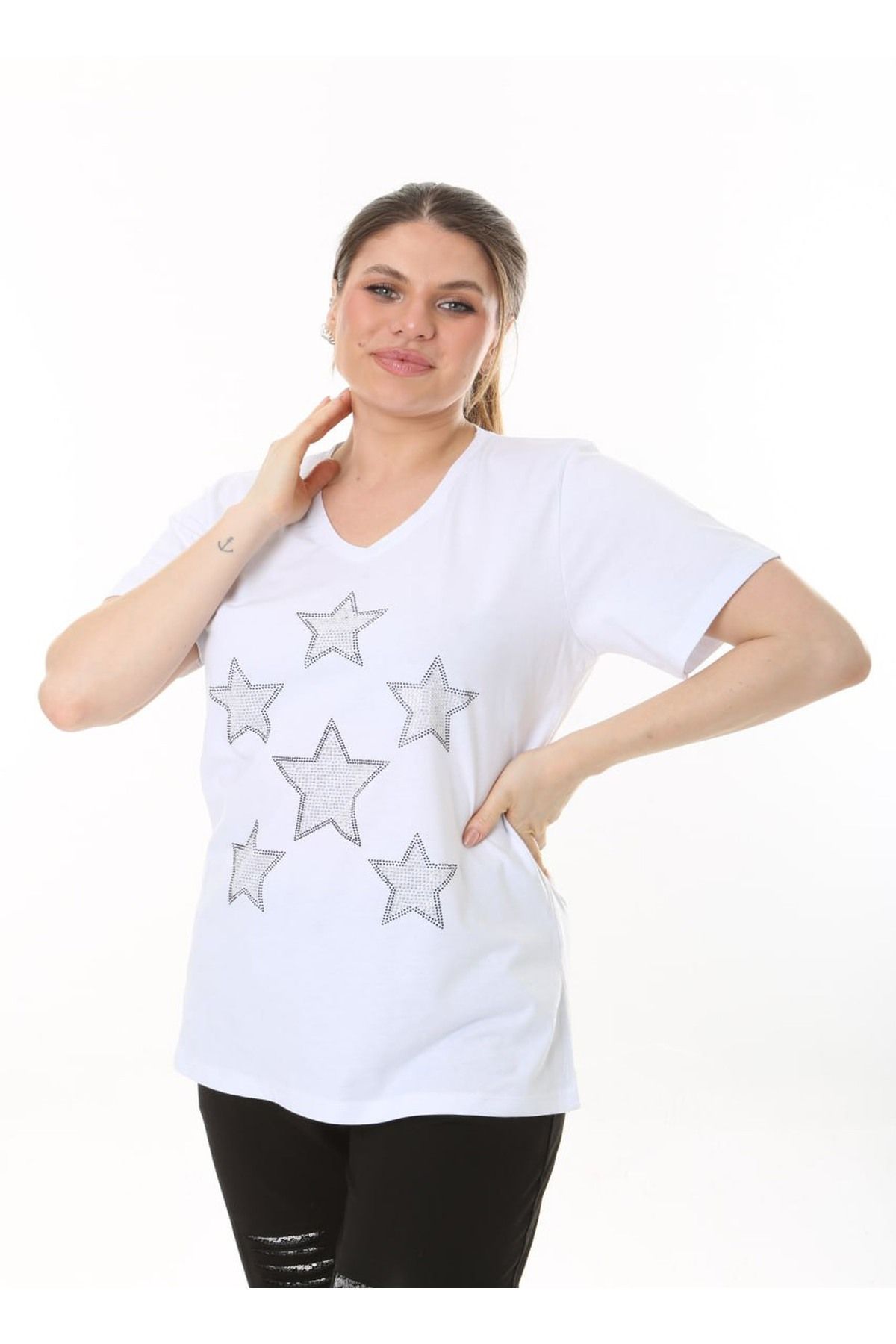 Büyük Beden Yıldız Desenli Taşlı V yaka Tshirt