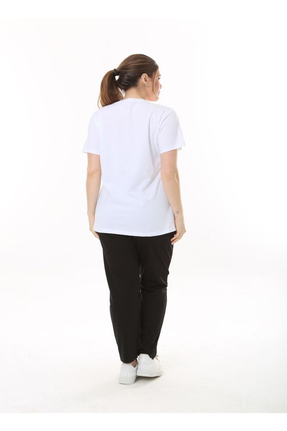 Büyük Beden V Yaka Önü Taşlı Tshirt