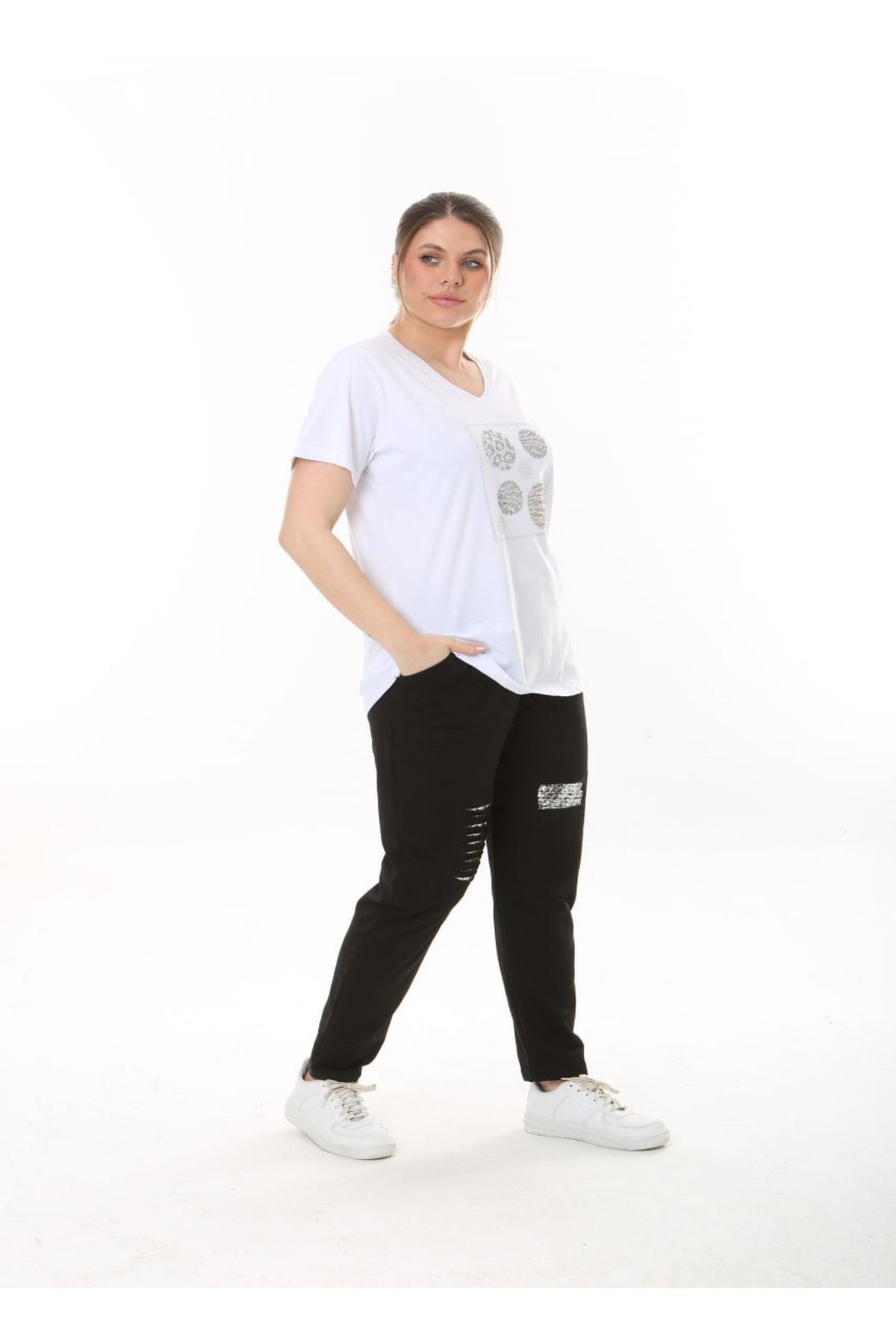 Büyük Beden V Yaka Önü Taşlı Tshirt