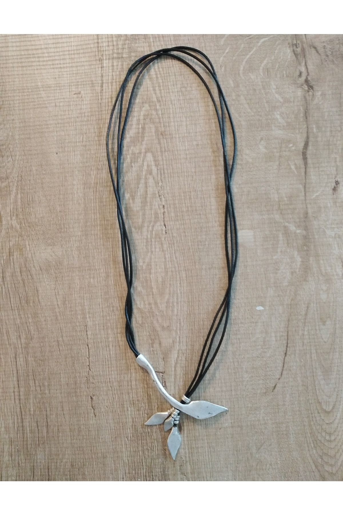 Metal Yılan Modelli Otantik Kolye