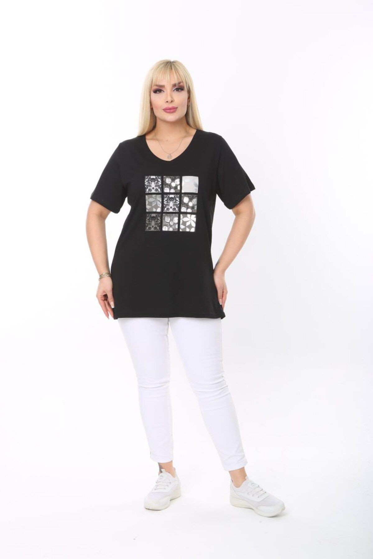 Büyük Beden V Yaka Önü Gold Desenli Tshirt