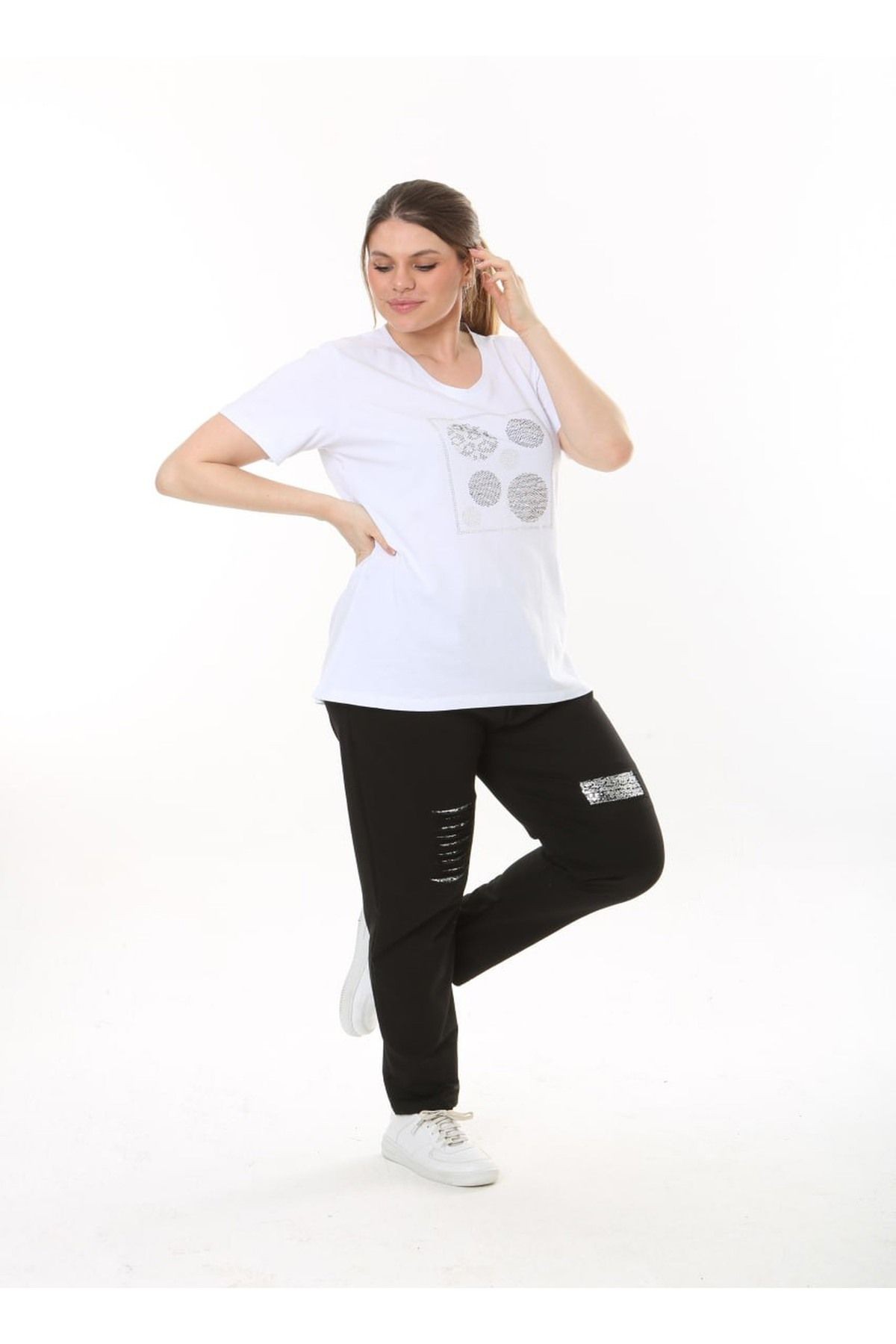 Büyük Beden V Yaka Önü Taşlı Tshirt