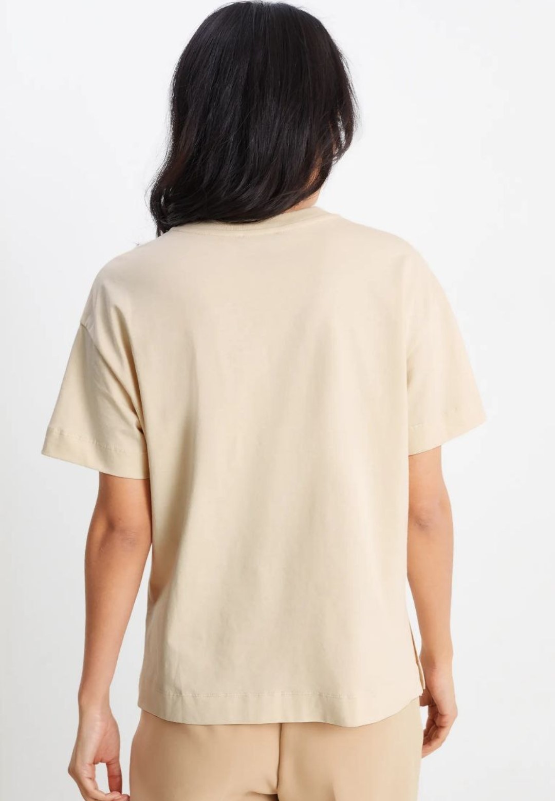 Bej Renkte Kız Figürlü Taşlı Tshirt