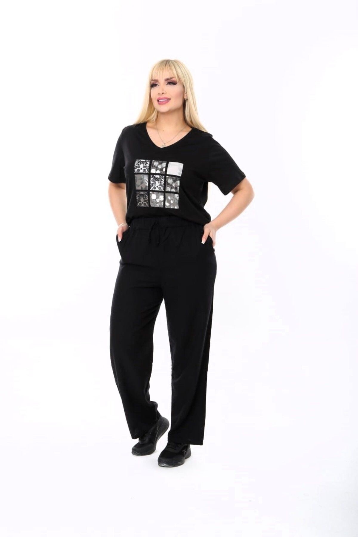 Büyük Beden V Yaka Önü Gold Desenli Tshirt