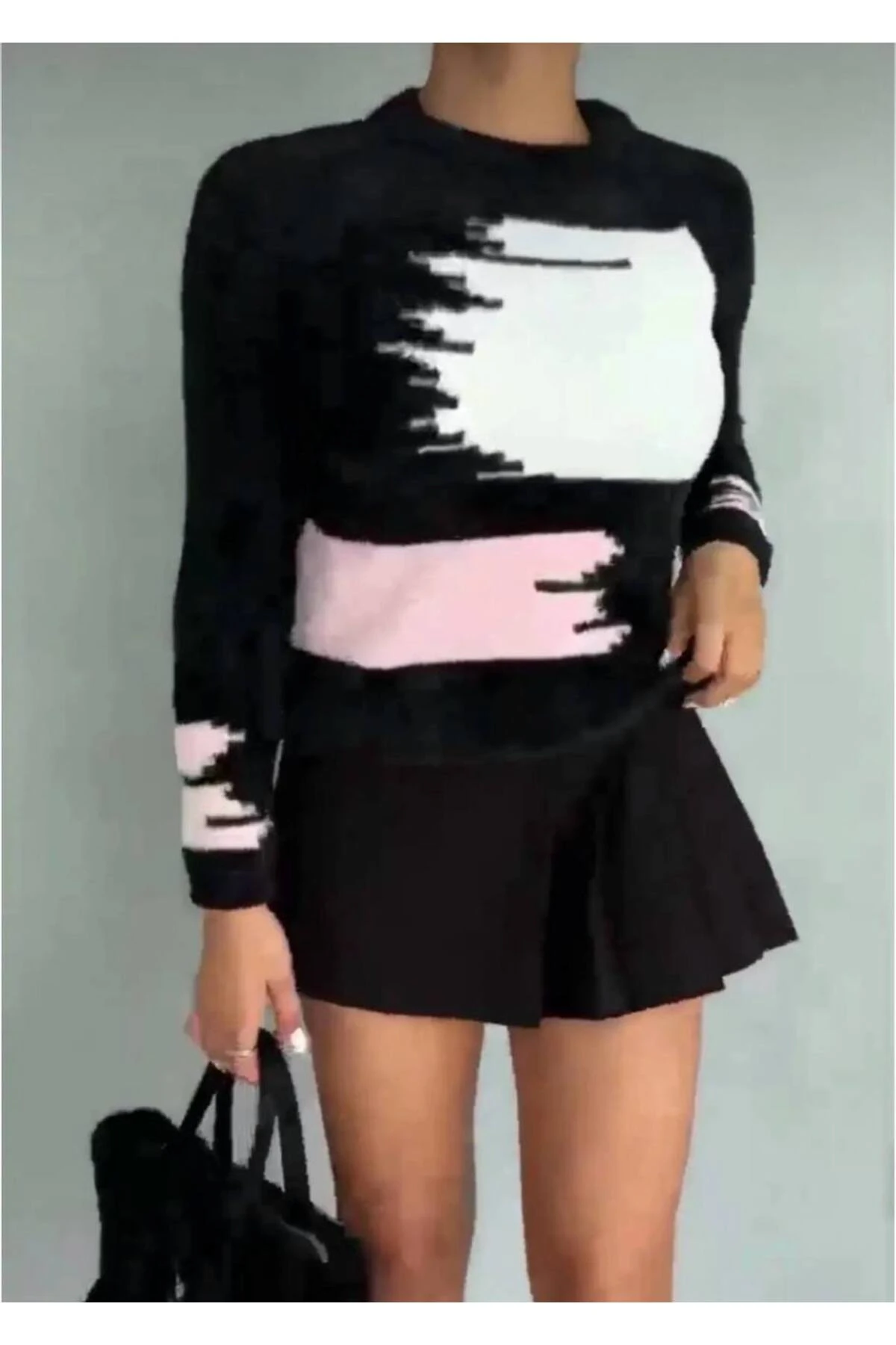 Bıyıklı Triko Kazak