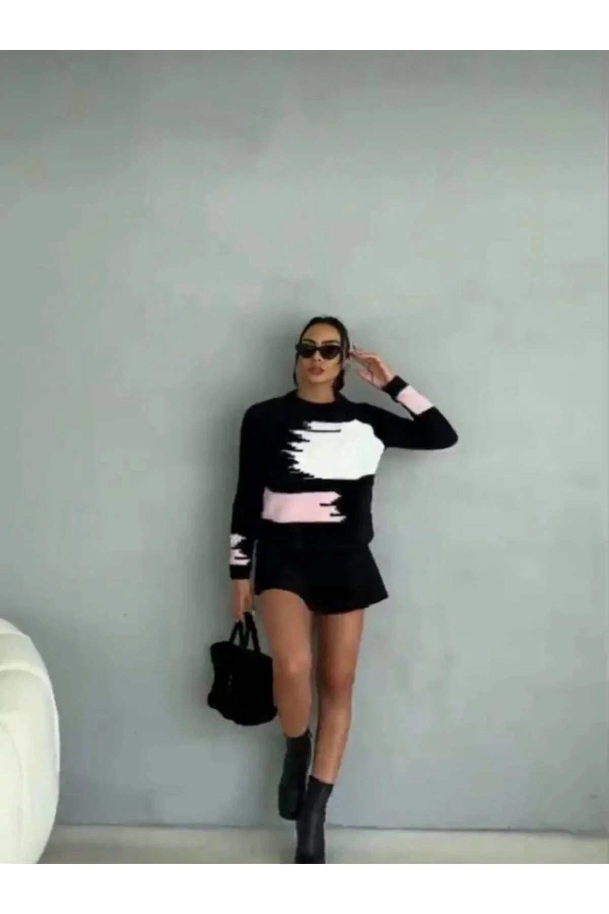 Bıyıklı Triko Kazak