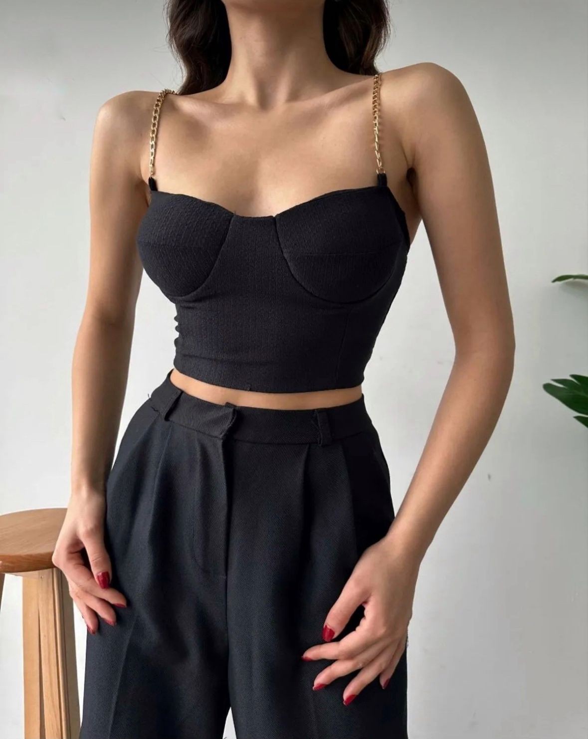 Kadın Gloplu Zincir Askılı Arkası Gipeli Crop Bluz - siyah