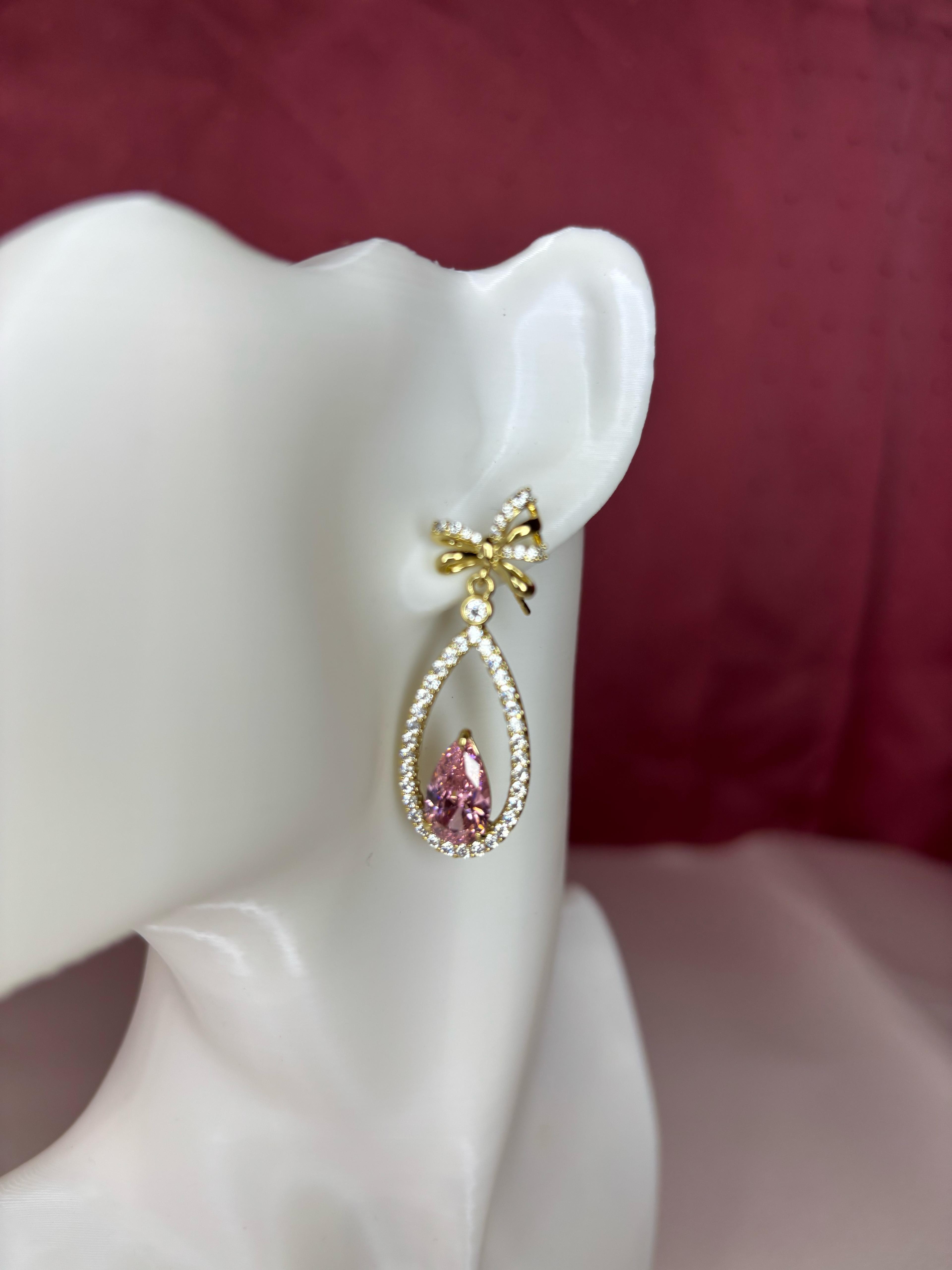 Gold Pembe Taşlı Zarif VIP Küpe