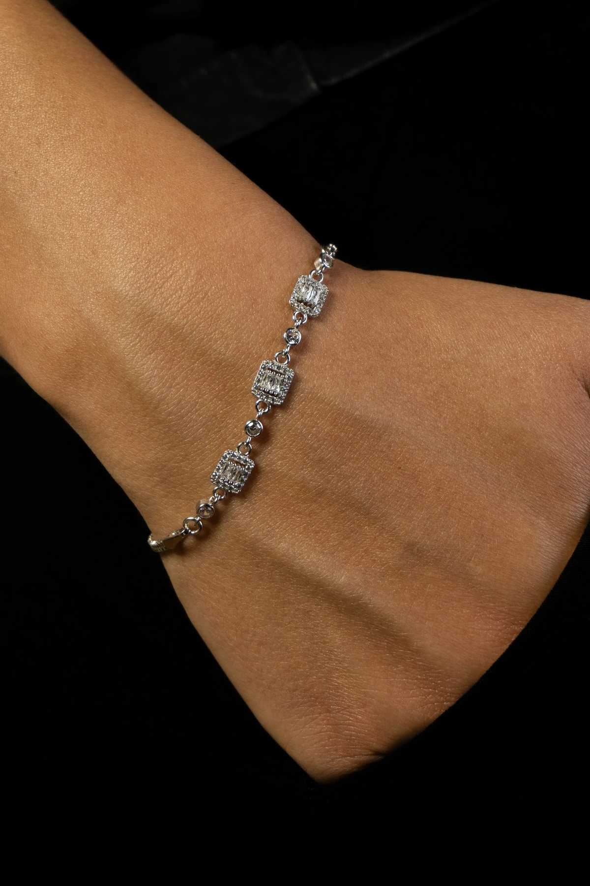 925 Ayar Gümüş Zirkon Taşlı Bileklik