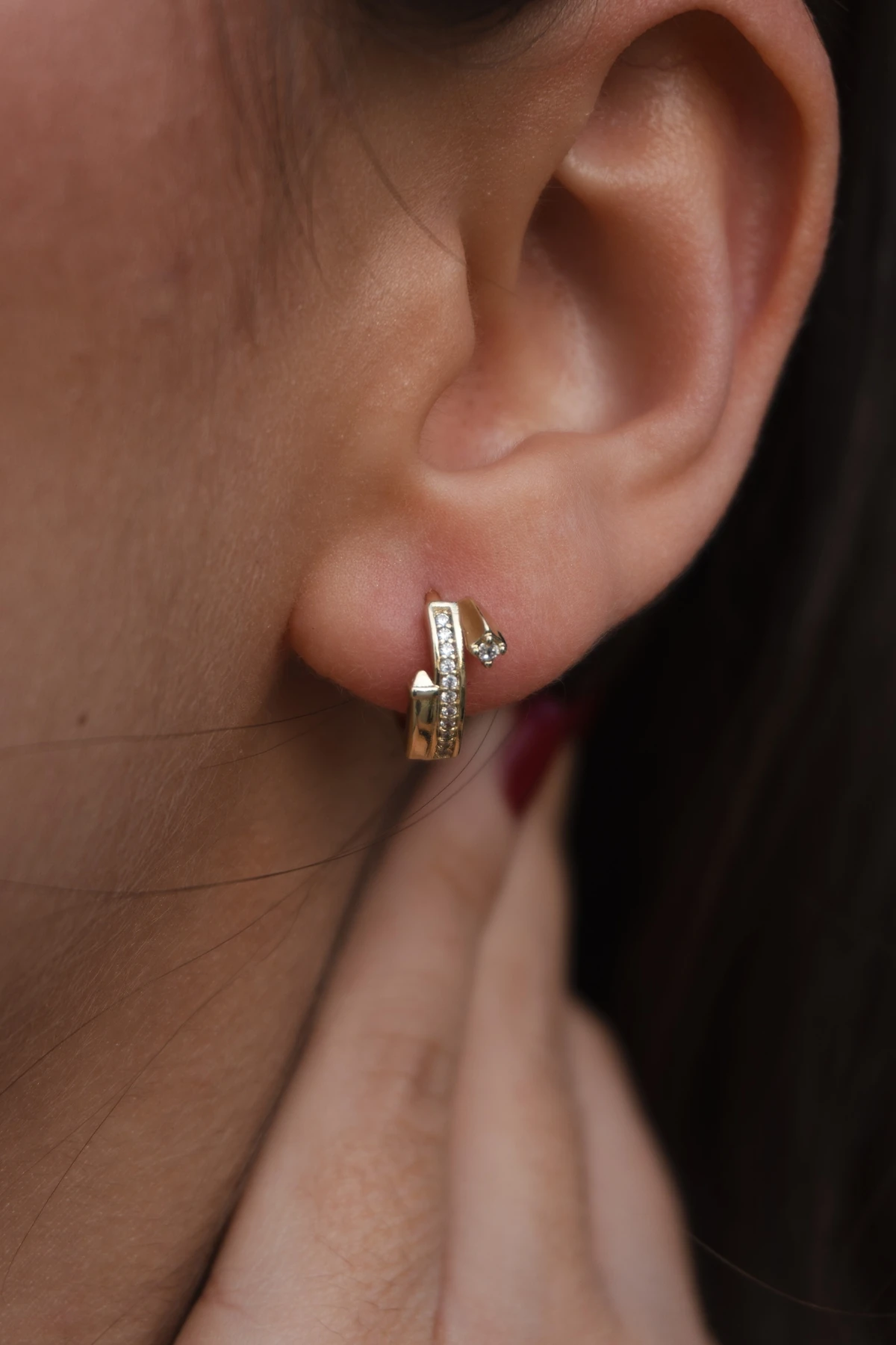 Zirkon Taşlı Minimal Çelik Küpe