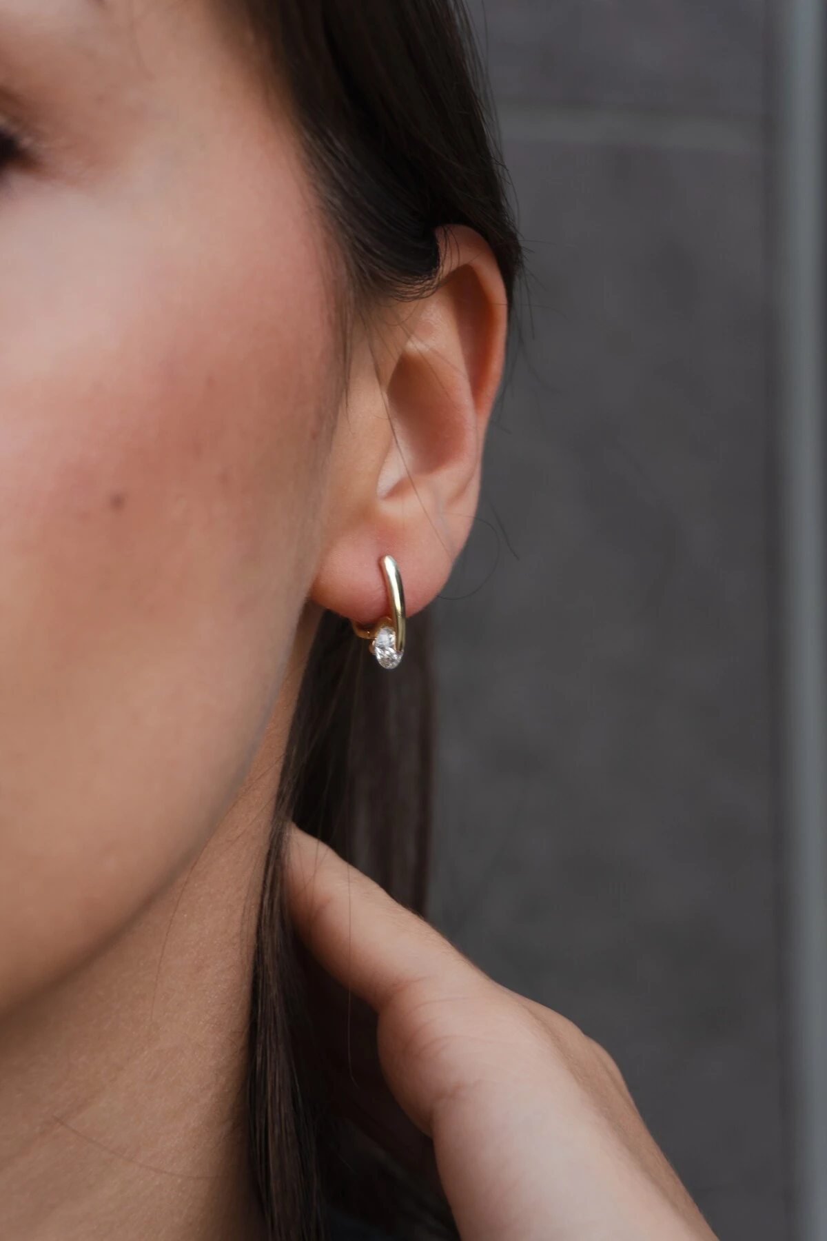 Zirkon Taşlı Çelik Küpe