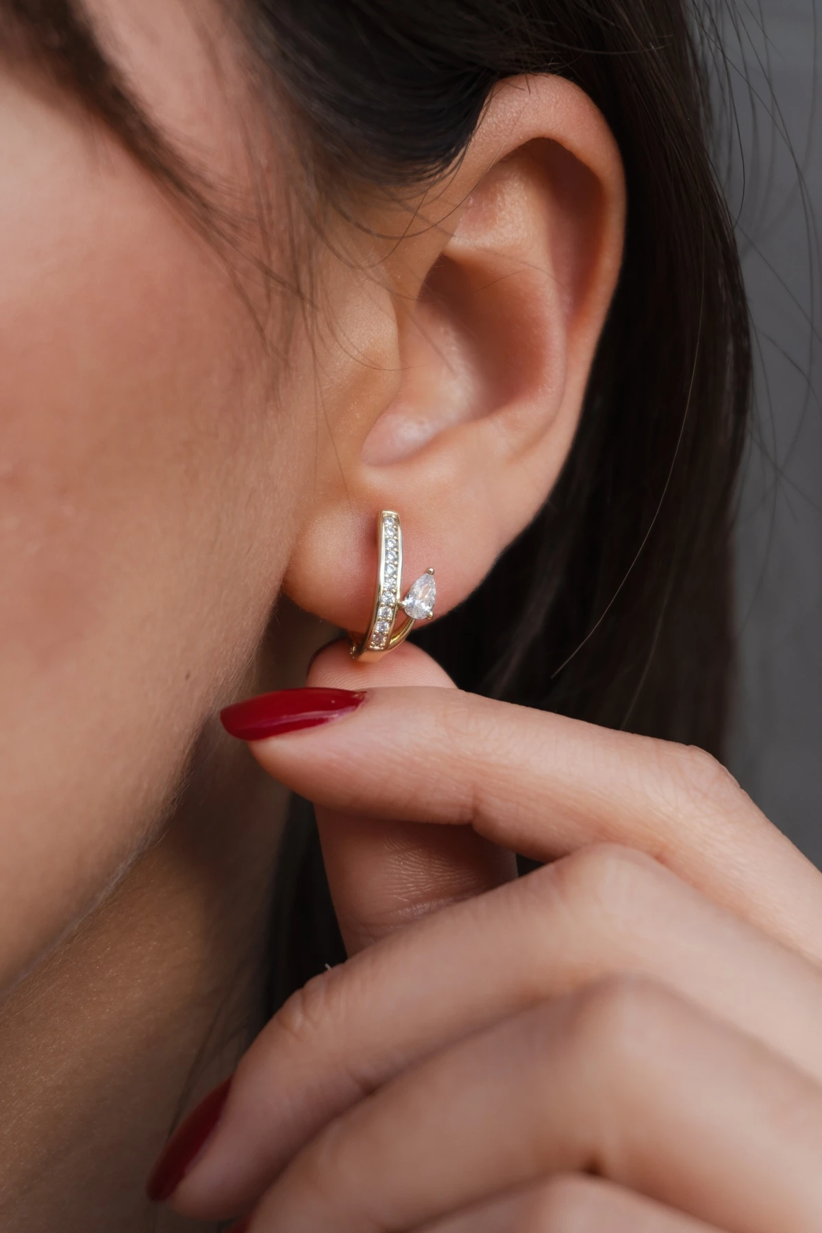 Zirkon Taşlı Minimal Çelik Küpe