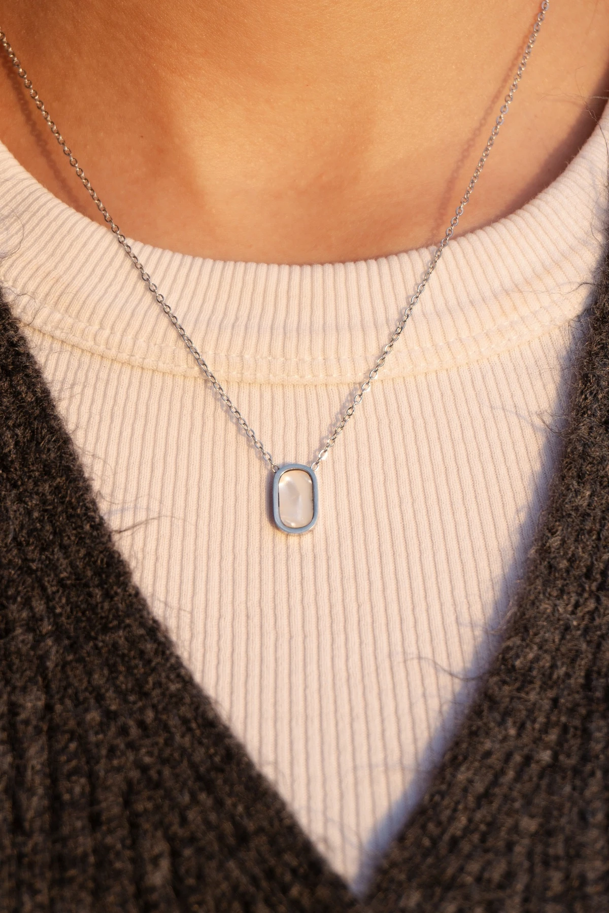 Çelik Detaylı Minimal Kolye