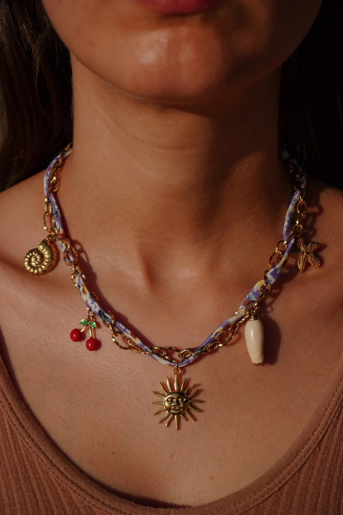 Desenli Kumaş Zincirli Charm Kolye