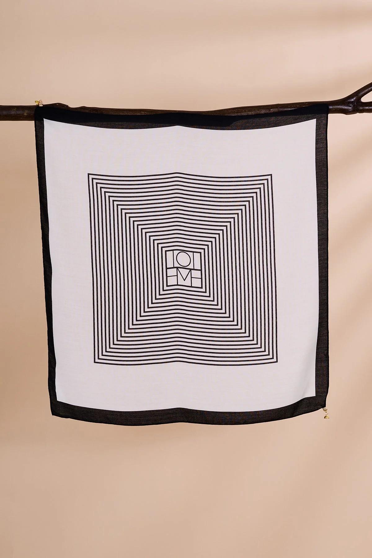 Mıknatıslı Çift Taraflı Desenli Fular