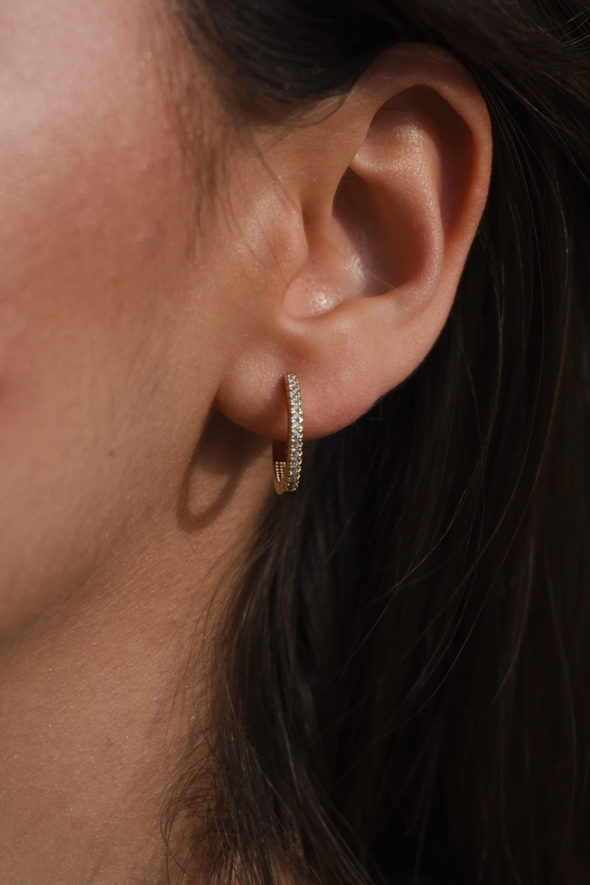 Zirkon Taşlı Minimal Çelik Küpe