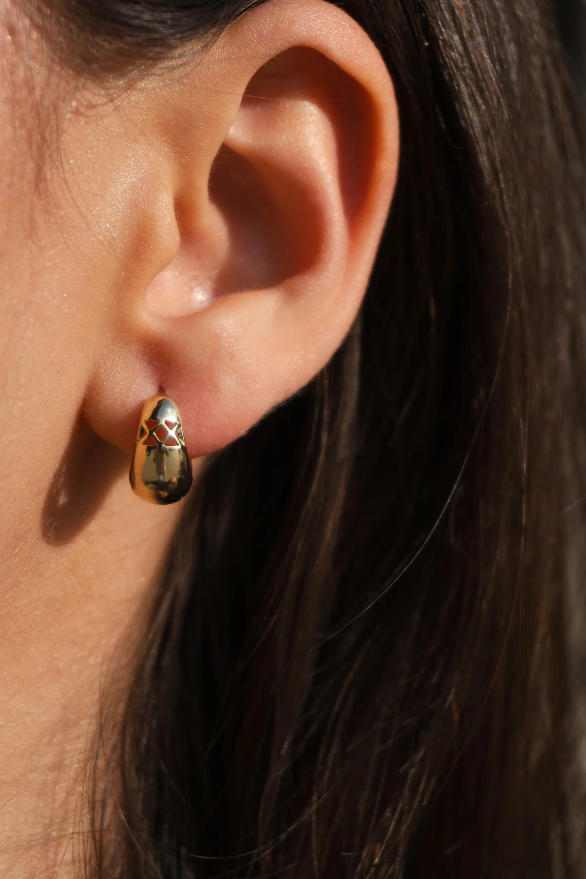 Çapraz Desenli Damla Minimal Çelik Küpe