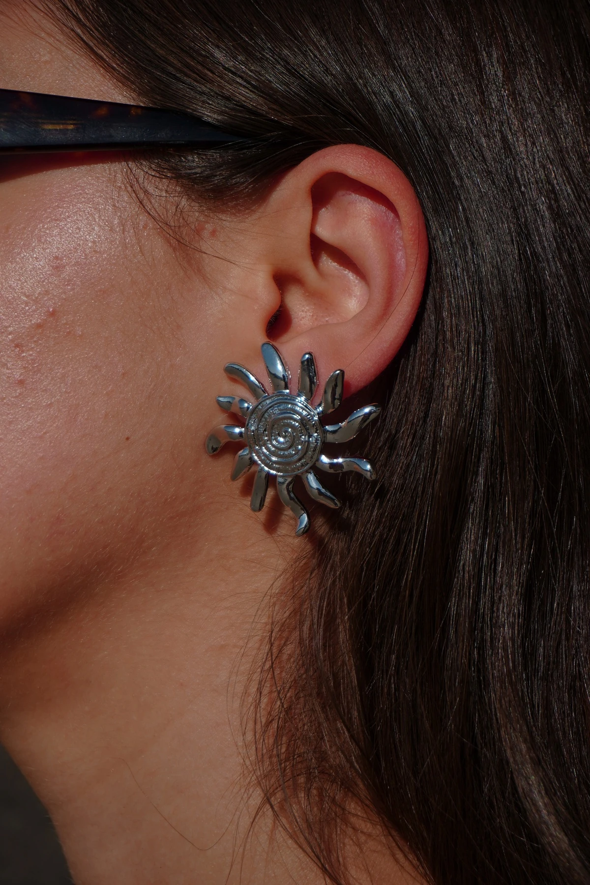 Güneş Tasarımlı Çelik Küpe