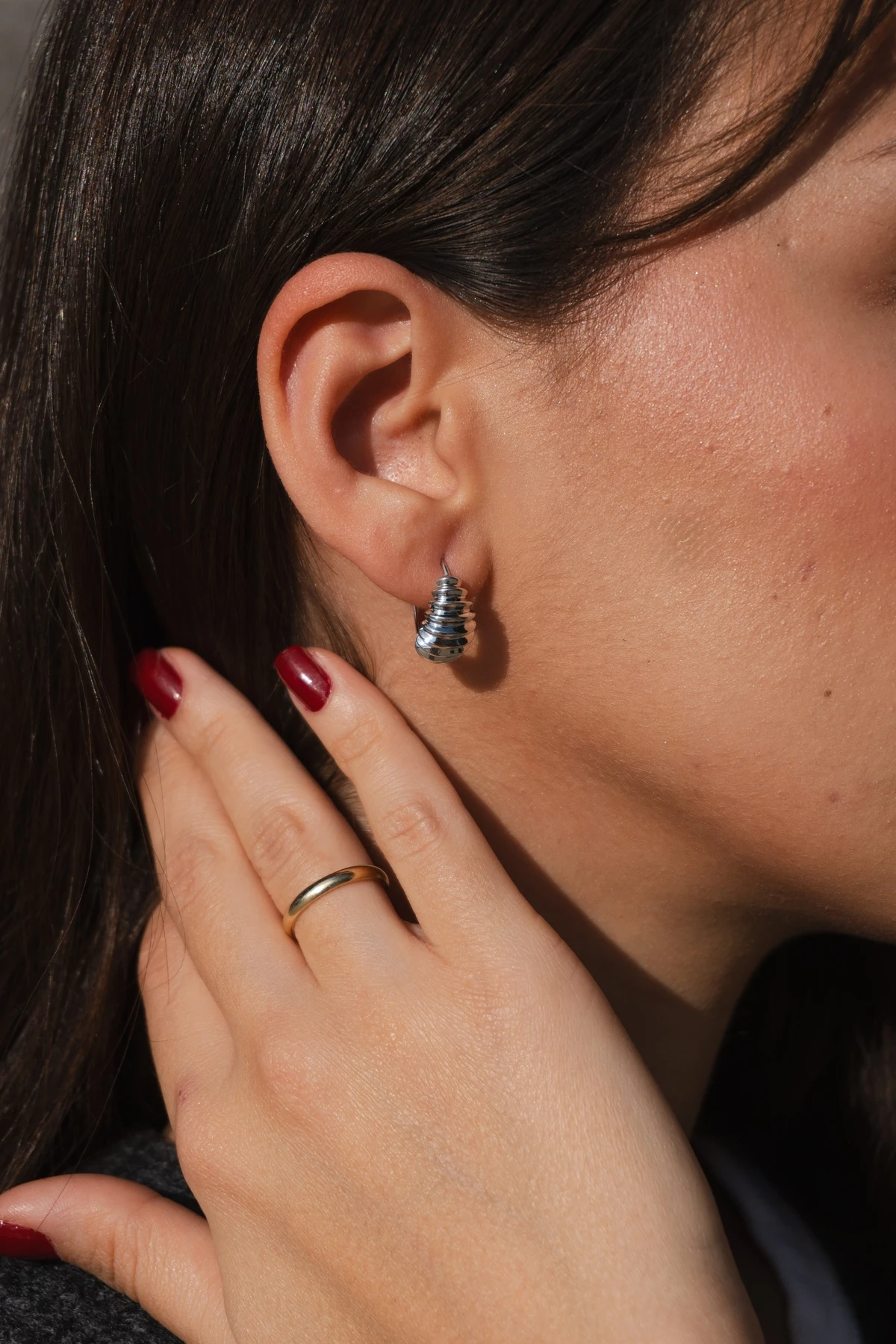 Minimal Bombeli Çelik Küpe