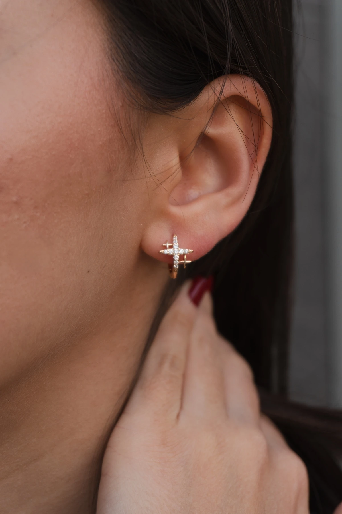 Zirkon Taşlı Minimal Rose Gold Çelik Küpe