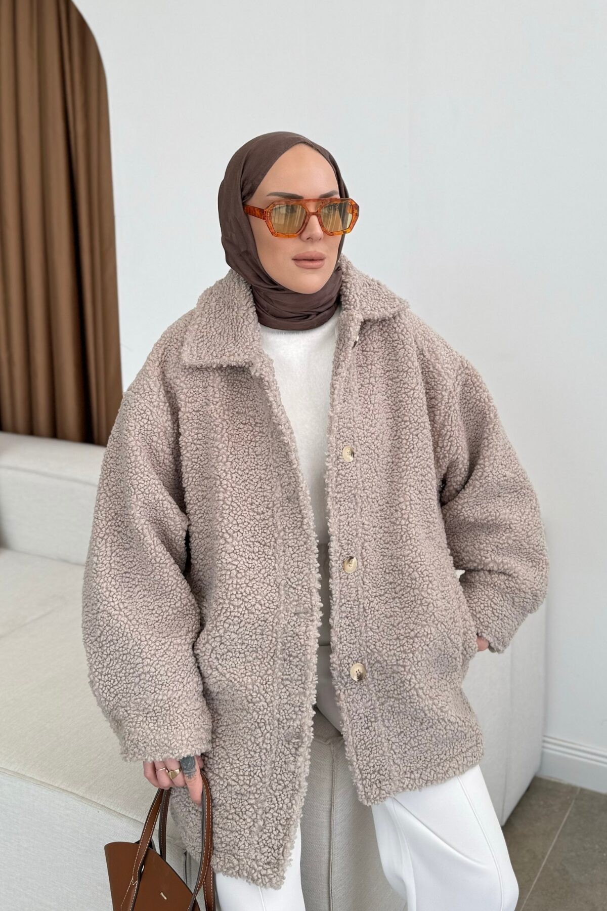H&amp;M Model Teddy Mont Bej