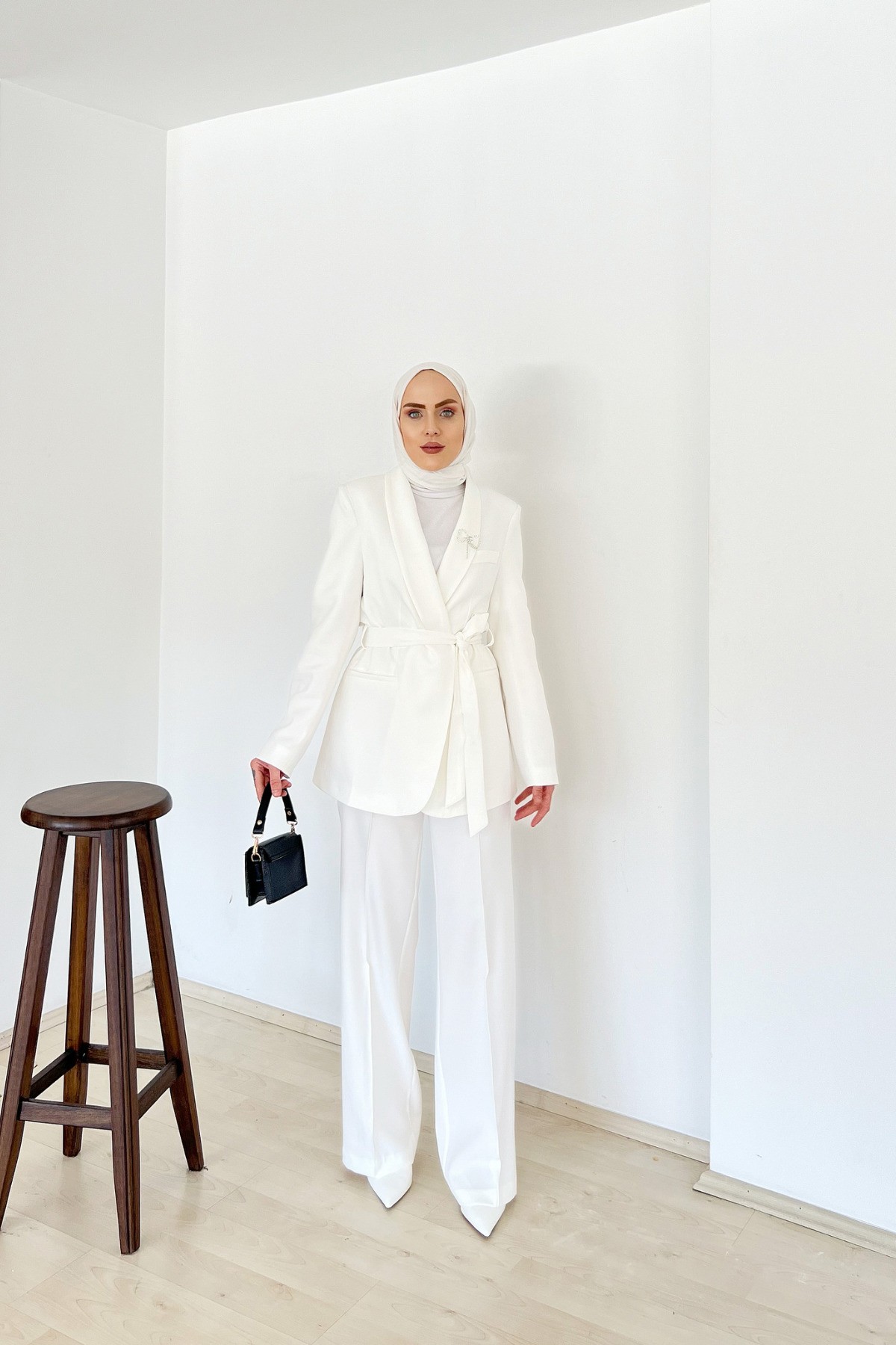 Marka Muadili Blazer Ceket Takım- Beyaz