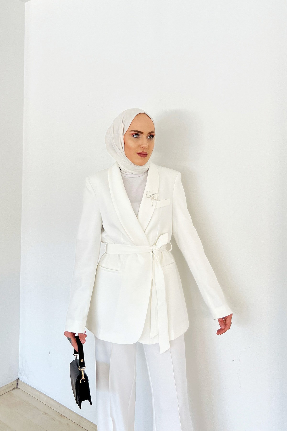 Marka Muadili Blazer Ceket Takım- Beyaz