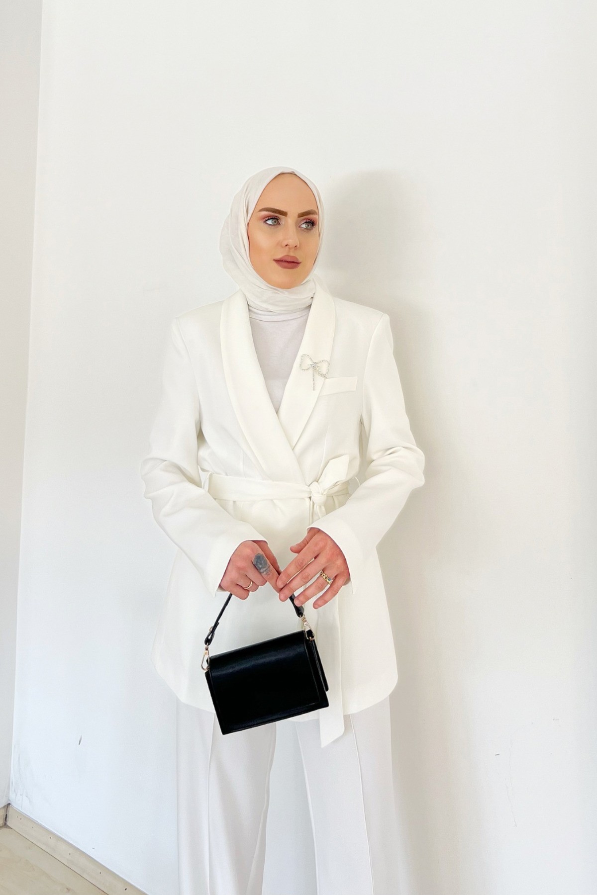 Marka Muadili Blazer Ceket Takım- Beyaz