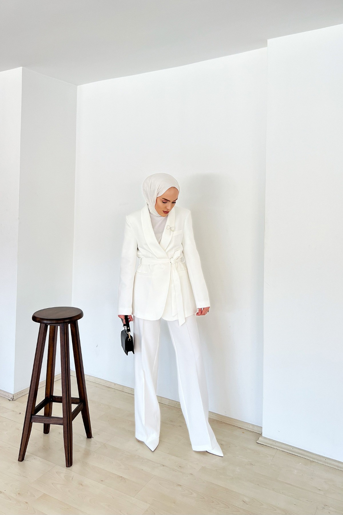 Marka Muadili Blazer Ceket Takım- Beyaz