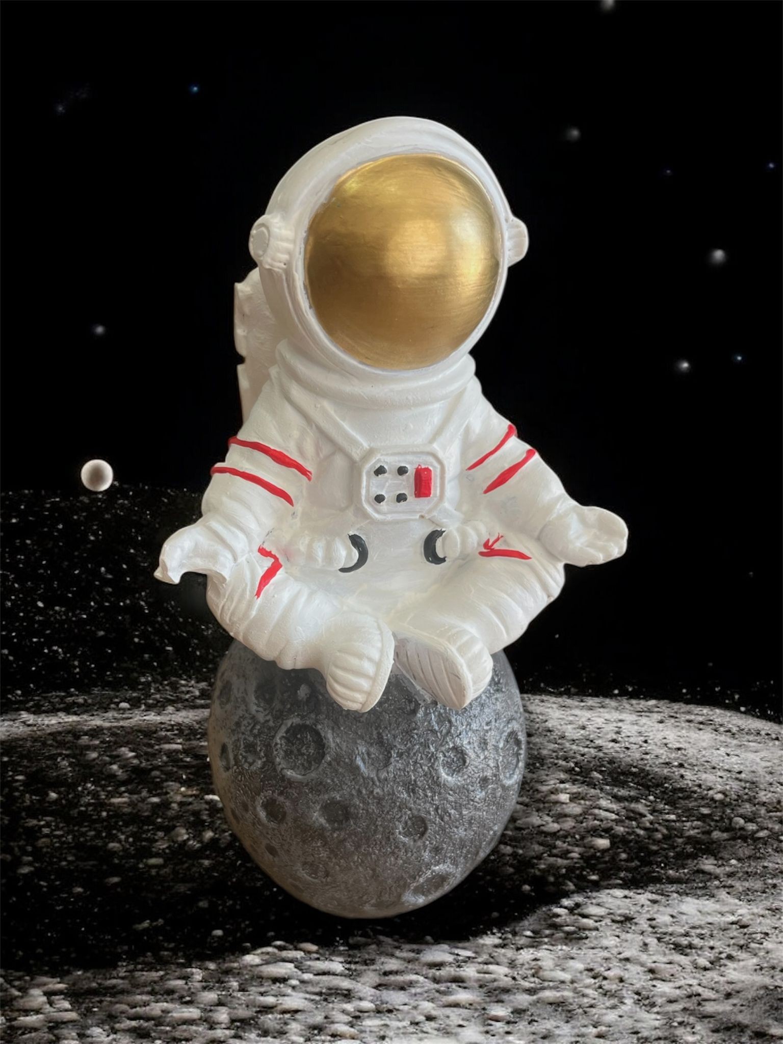 AY ÜZERİNDE OTURAN ASTRONOT BİBLO 15CM