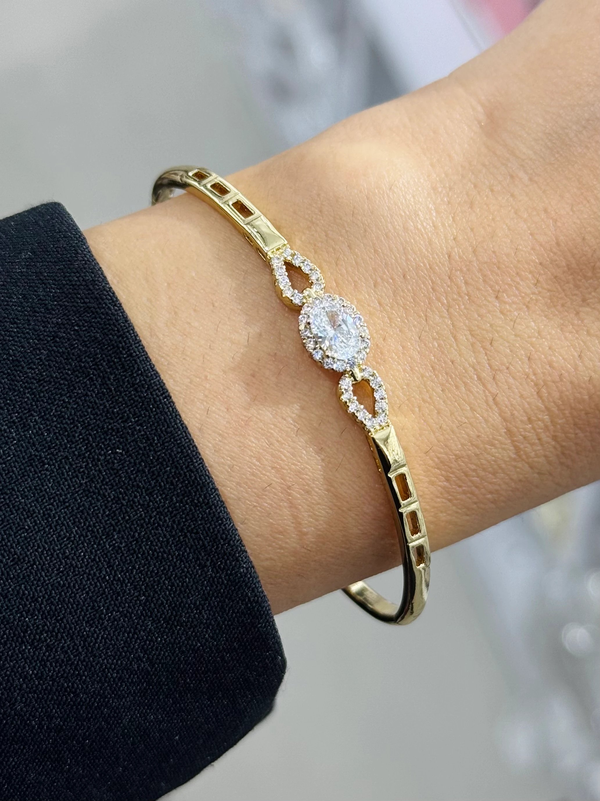 Xuping 14K Oval Taşlı Kelepçe 6 cm