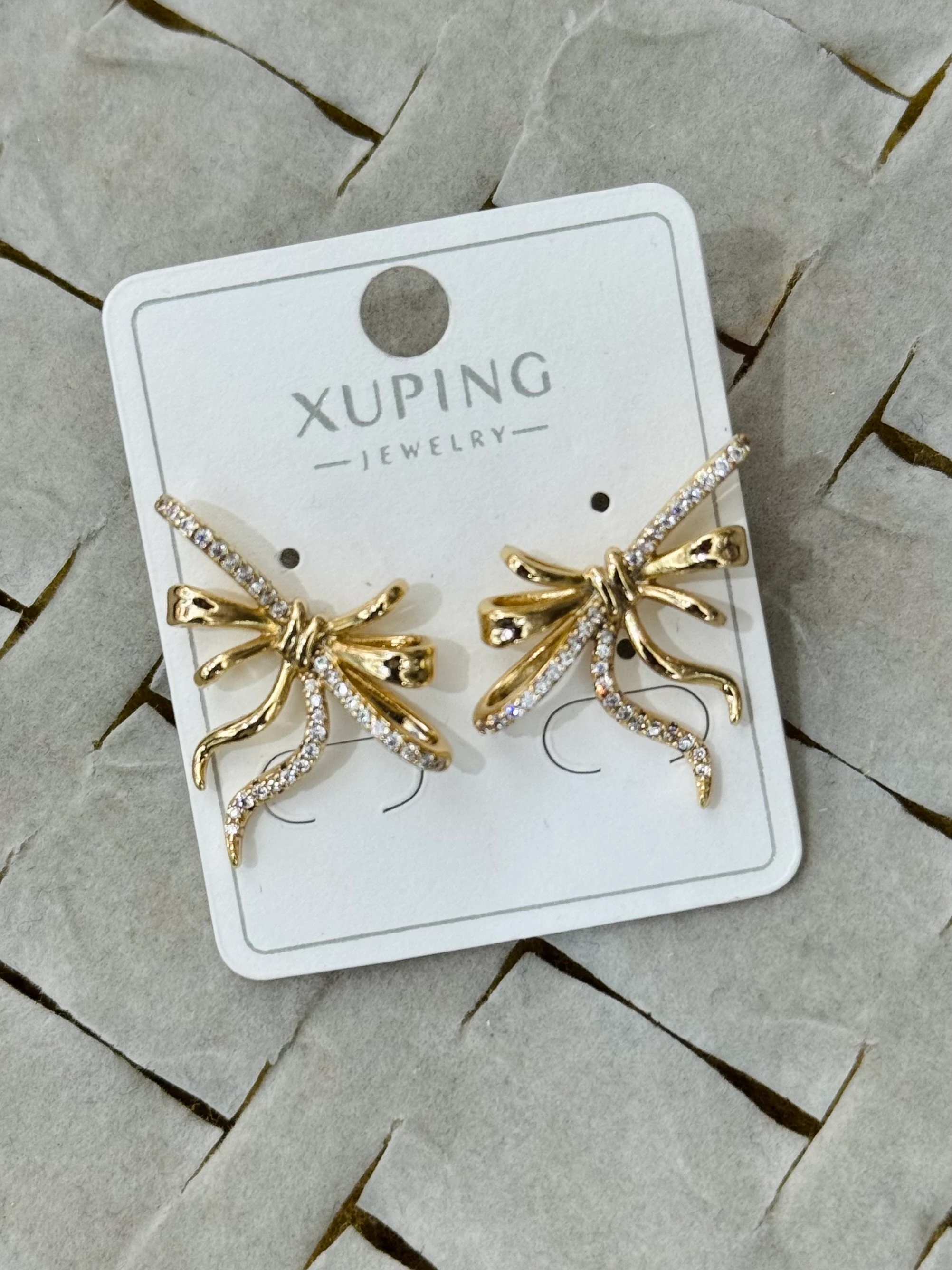 Xuping 14K Taşlı Fiyonk Küpe