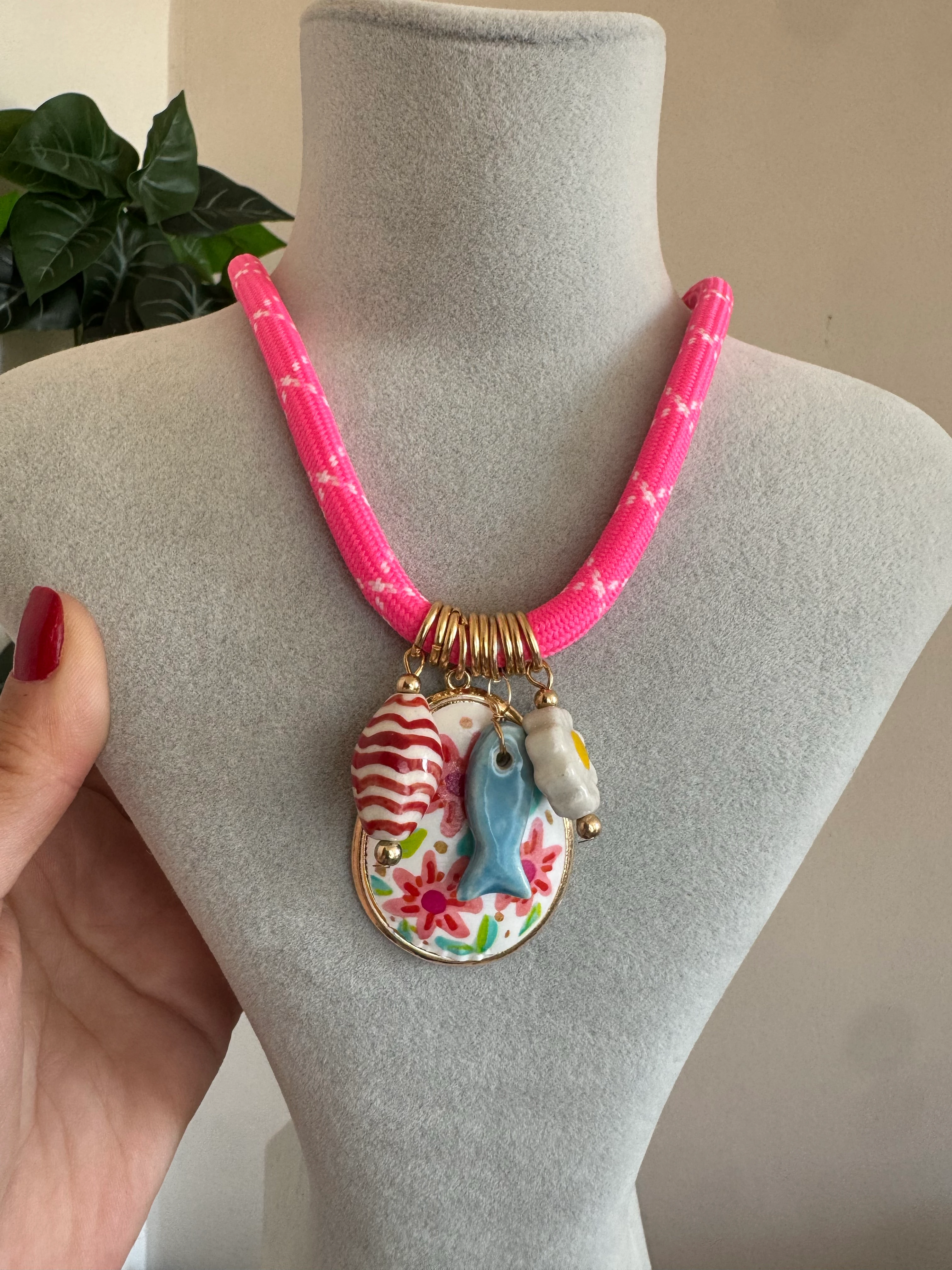 Marka model pembe halat kolye