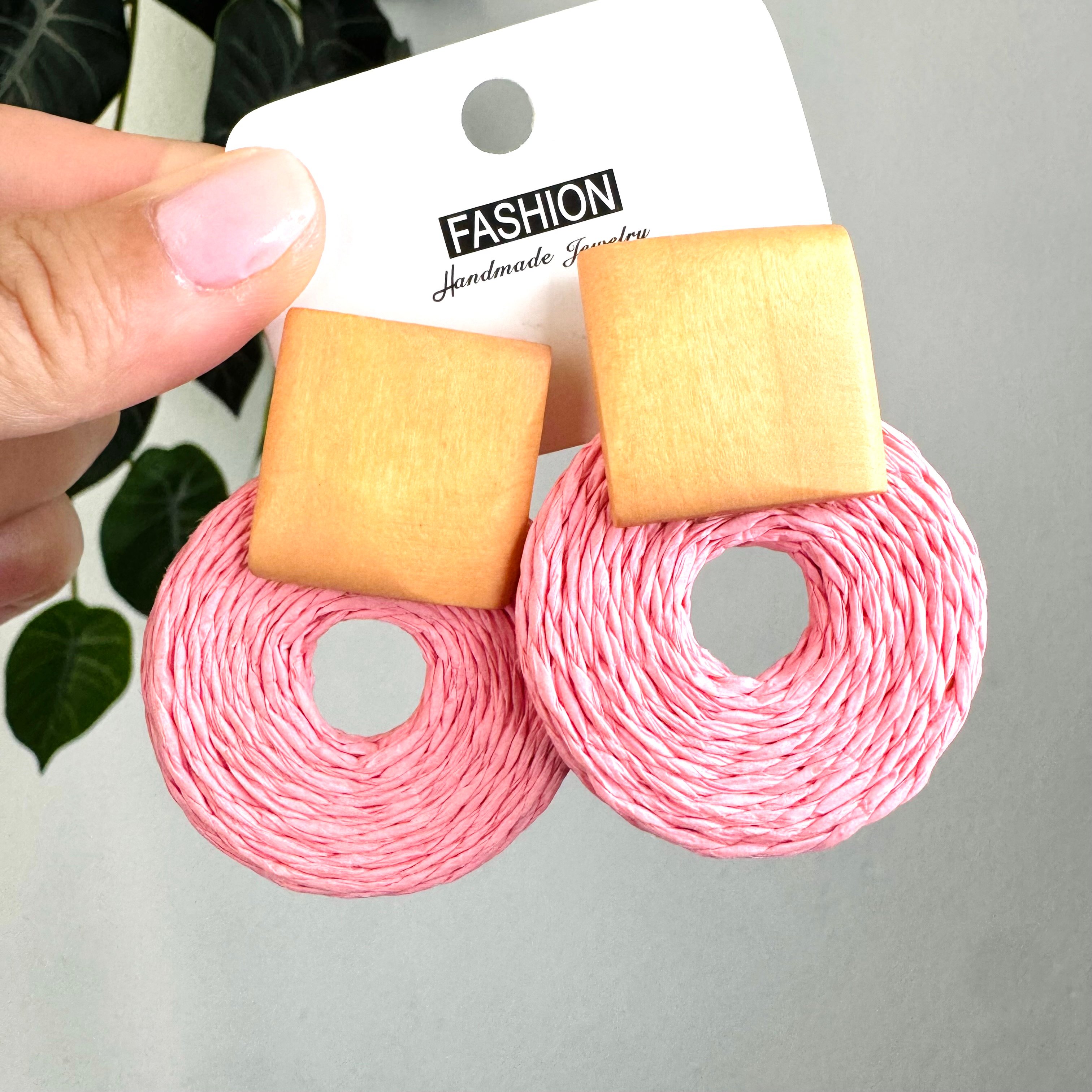 Pembe hasır küpe