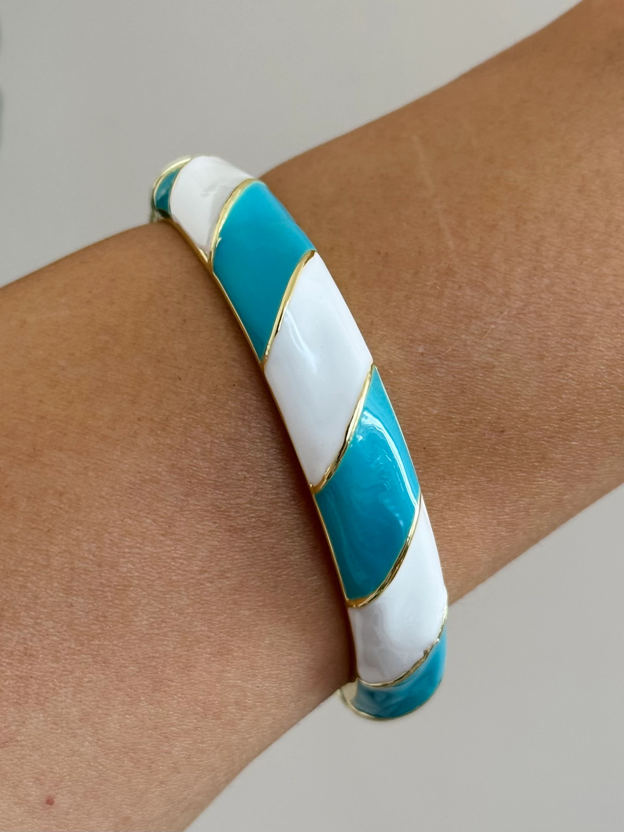 Mavi Beyaz Renkli Kelepçe