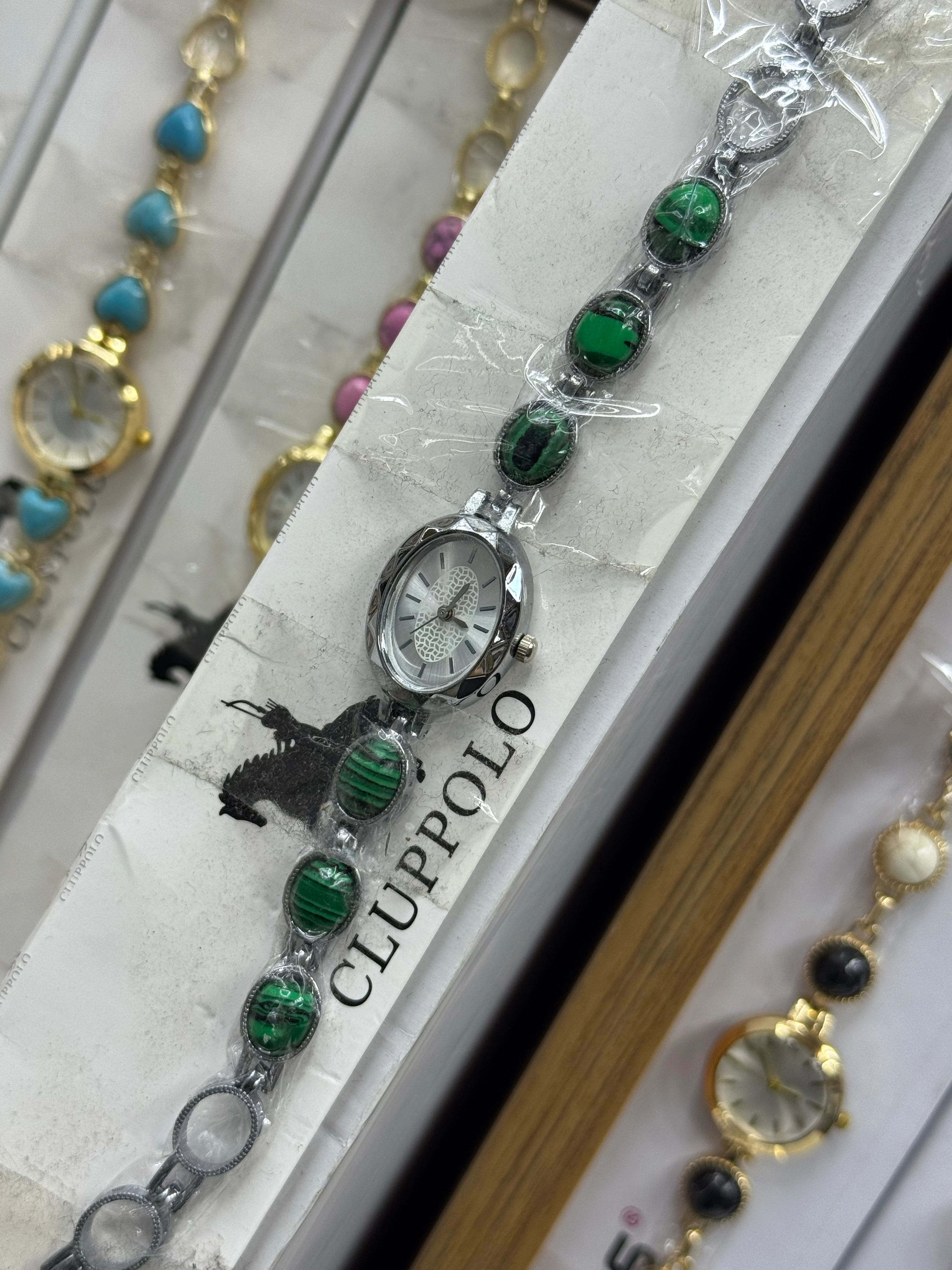 Gümüş Renk Yeşil Taşlı Saat