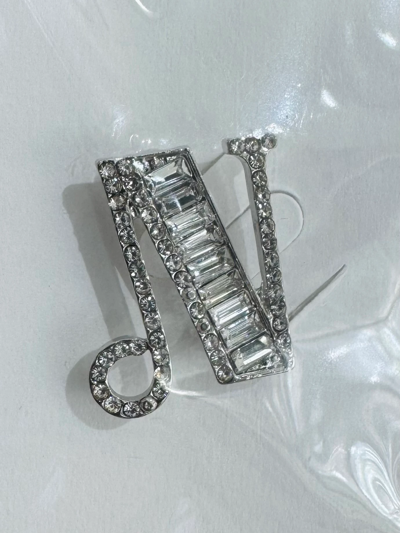 Kararmaz N Harf Taşlı Broş