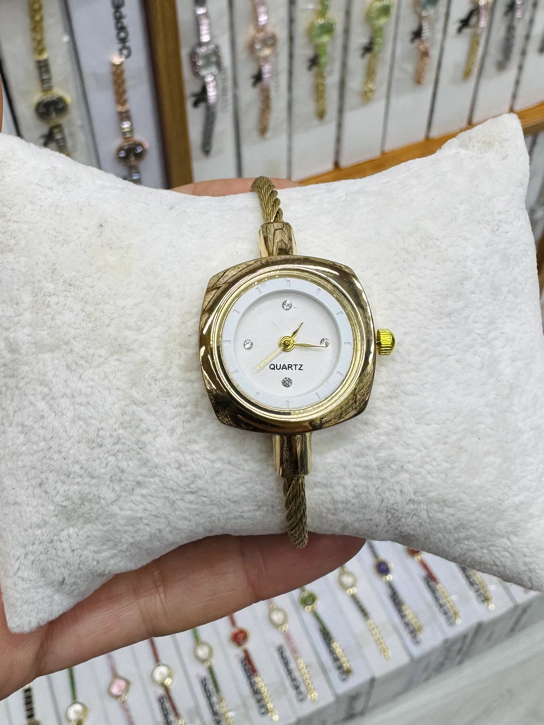 Altın Renk Beyaz İç Saat