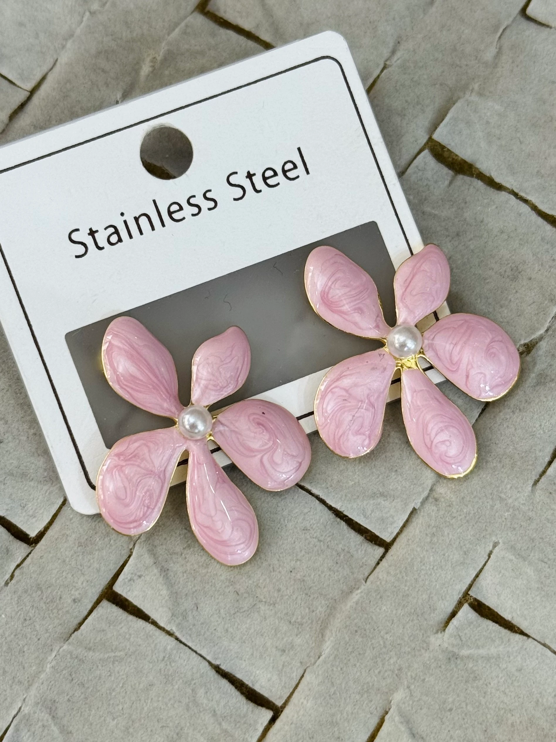 Çelik Pembe Çiçek Küpe