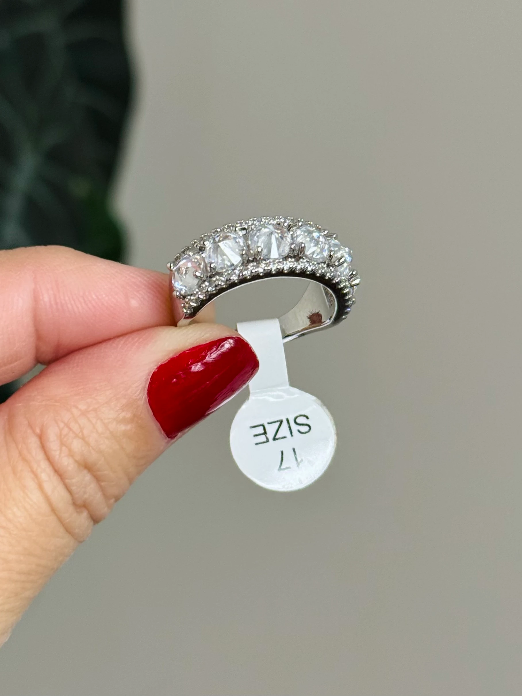 Çelik Sıra Taşlı Yüzük 7 no