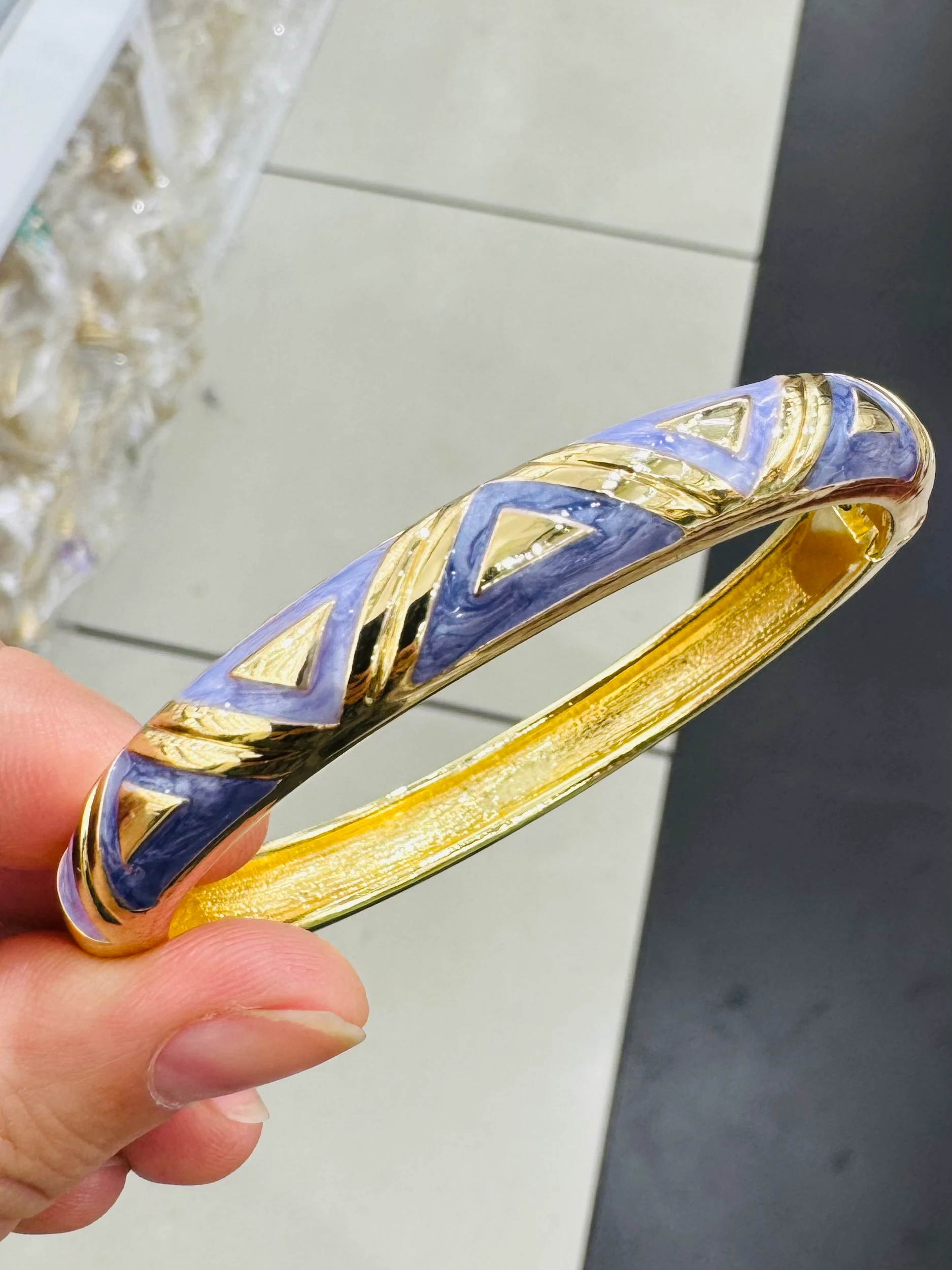 Mor Renk V Model Kelepçe