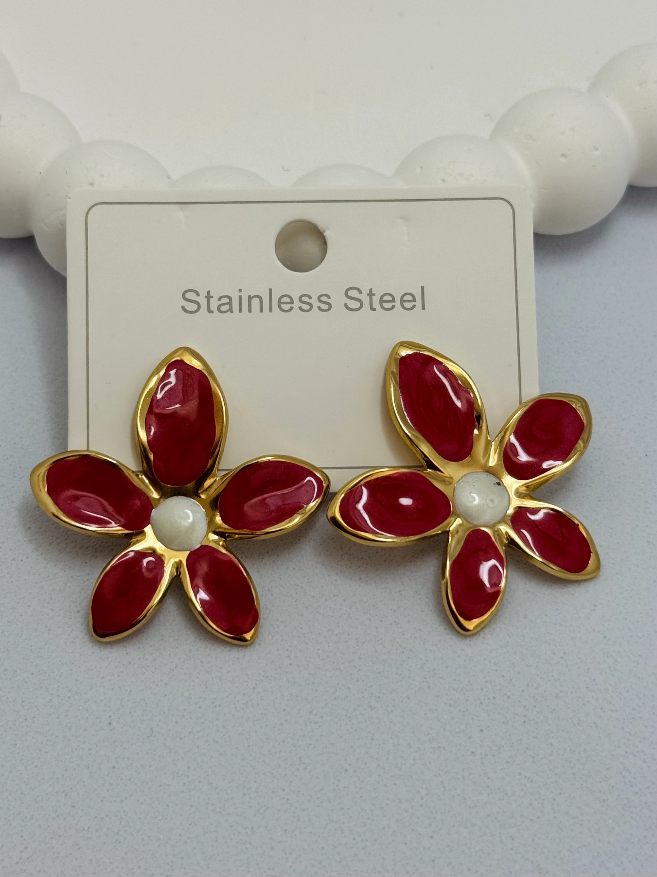 Çelik Kırmızı Çiçek Küpe