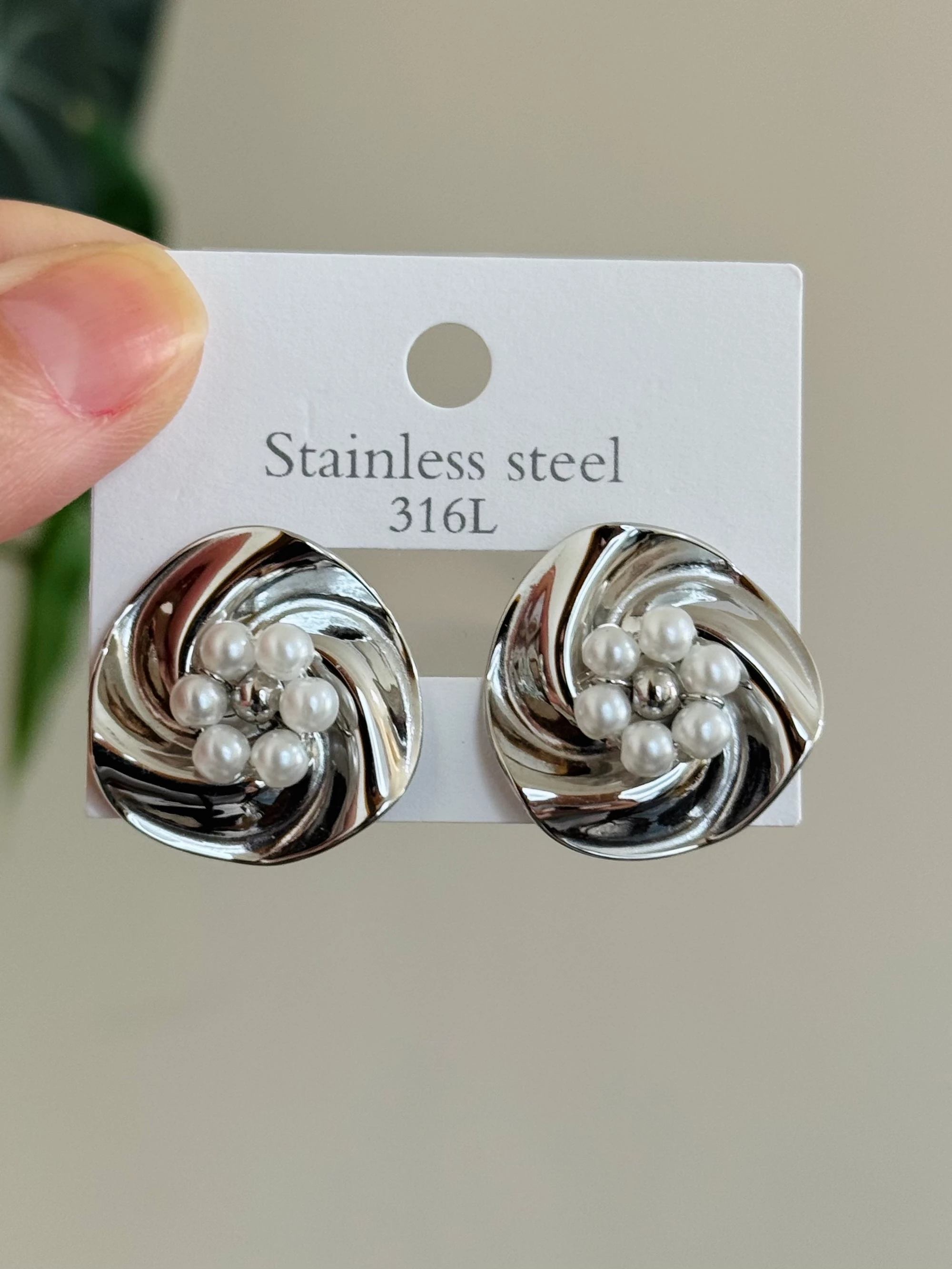 Çelik İncili Çiçek Küpe